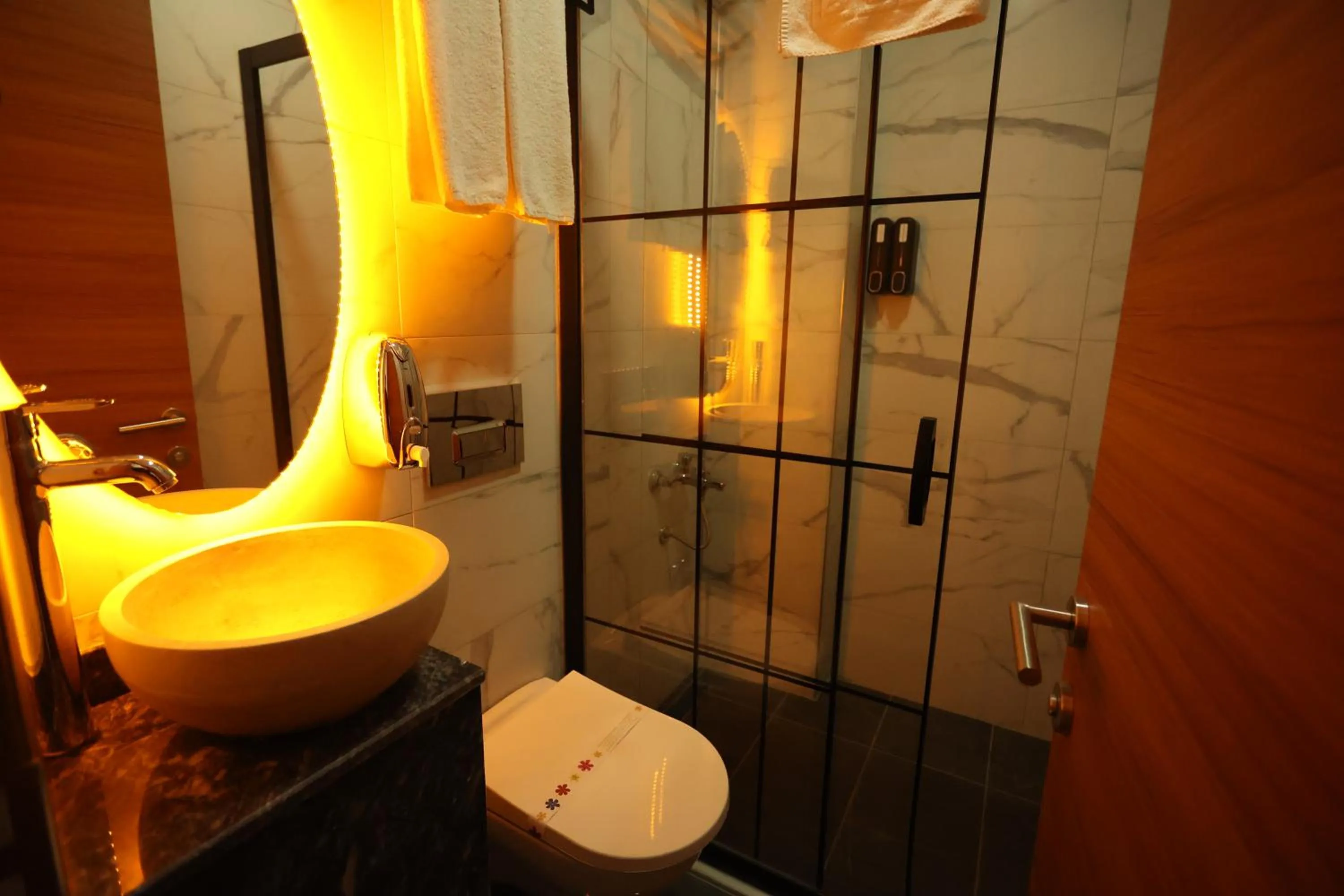 Shower in Asmali Hotel