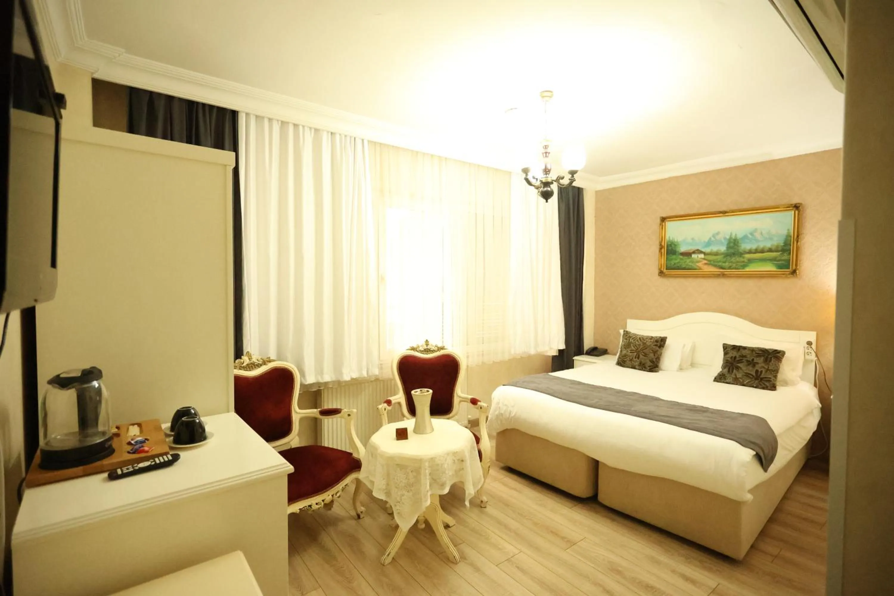 Photo of the whole room in Asmali Hotel