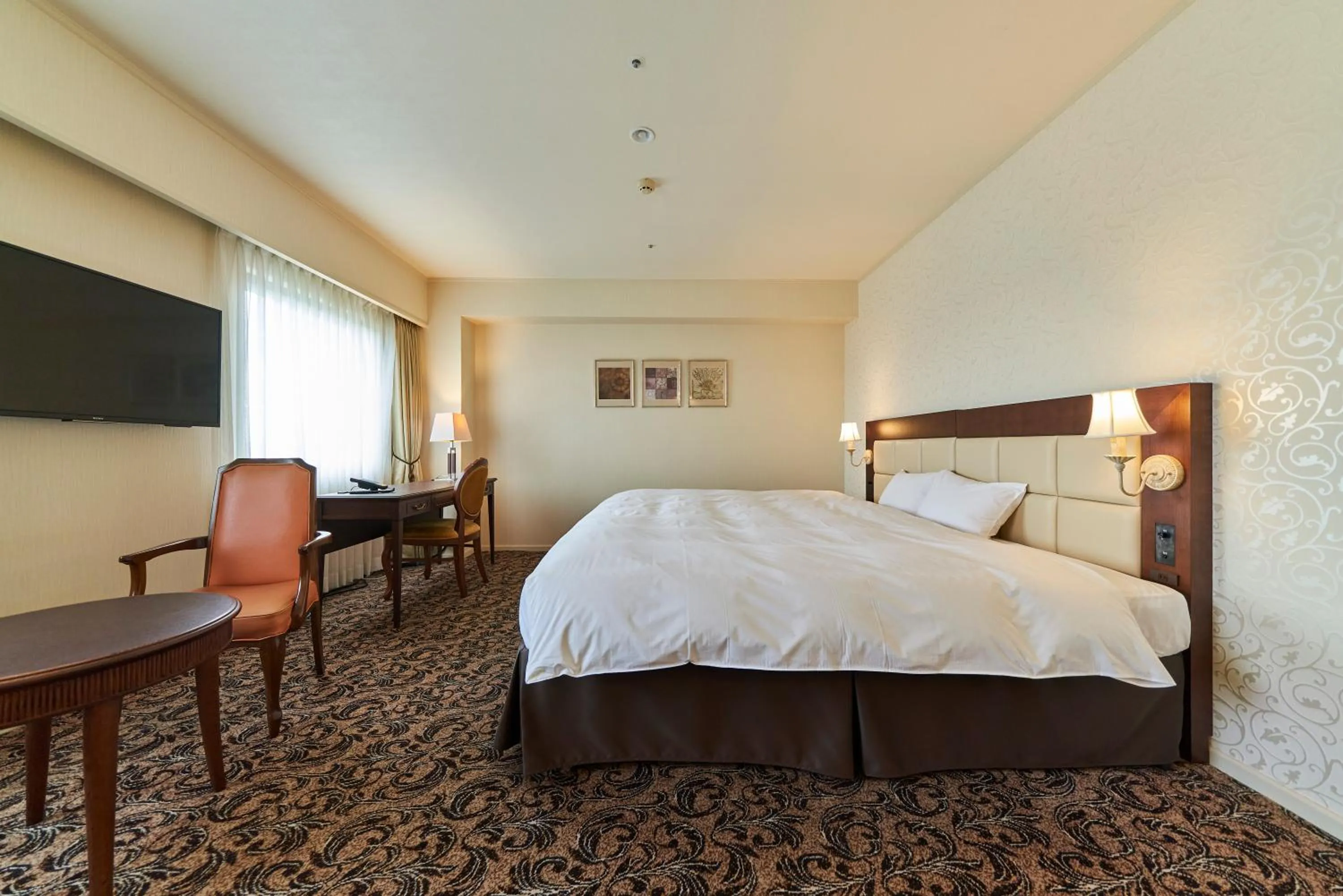 Bed in Saitama Grand Hotel Fukaya
