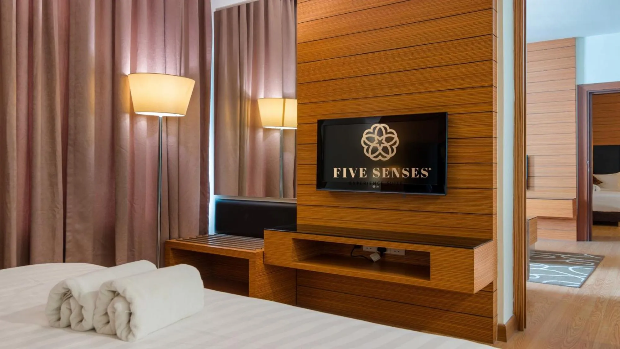 TV and multimedia, Bed in Dua Sentral Kuala Lumpur, Roam