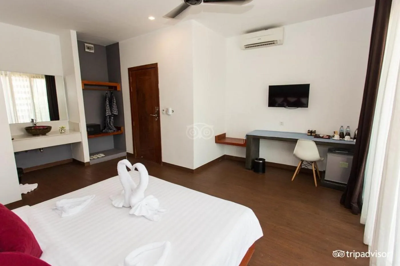Photo of the whole room, Bed in Siem Reap Tevi Residence