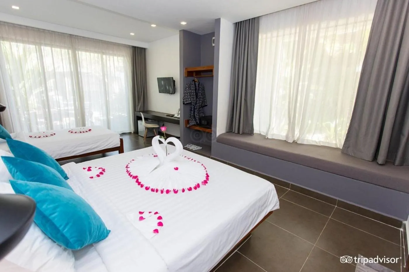 Photo of the whole room, Bed in Siem Reap Tevi Residence