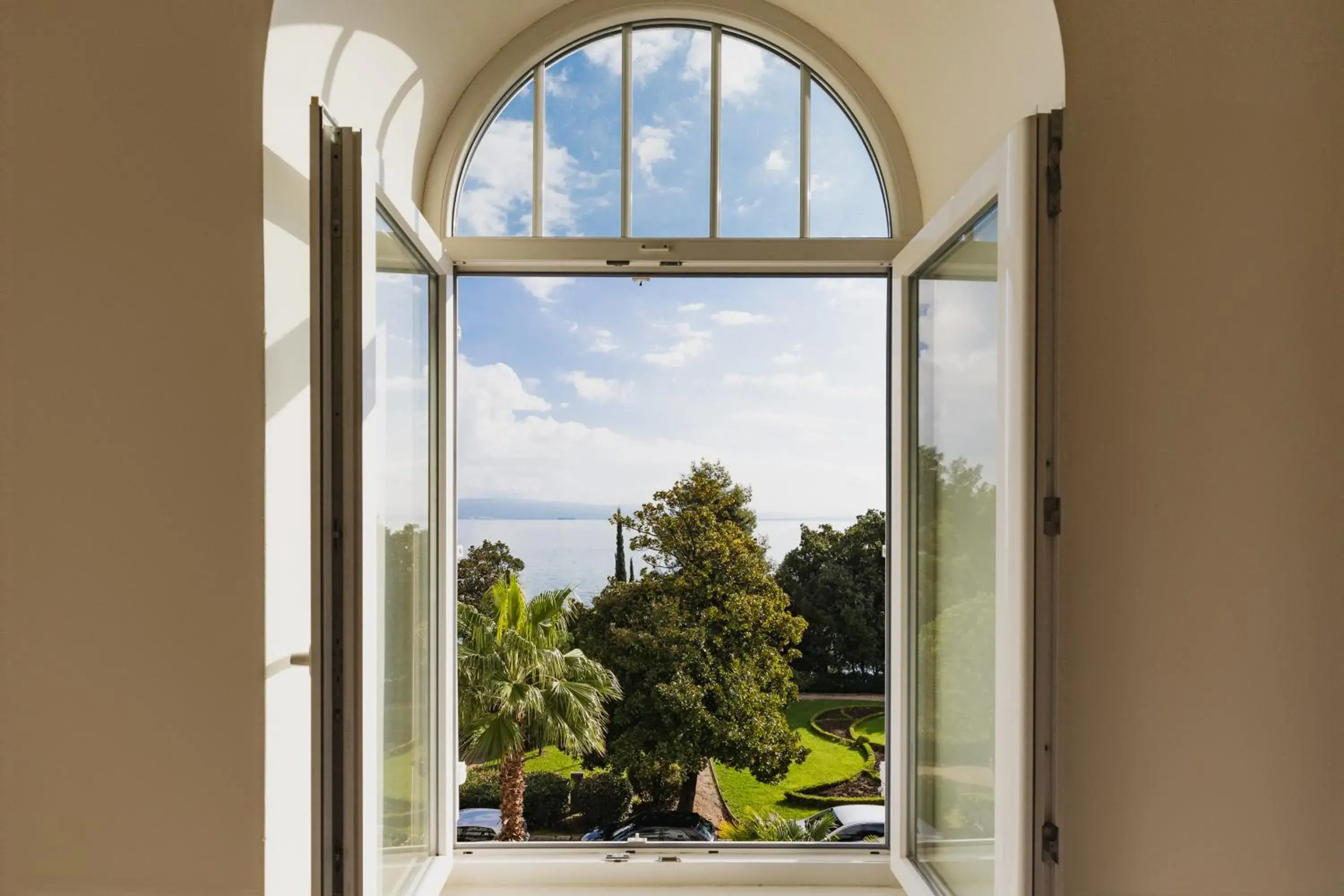 Twin Room with Bunk Beds and Sea View in Hostel Link Twin Room with Bunk Beds and Sea View in Hostel Link