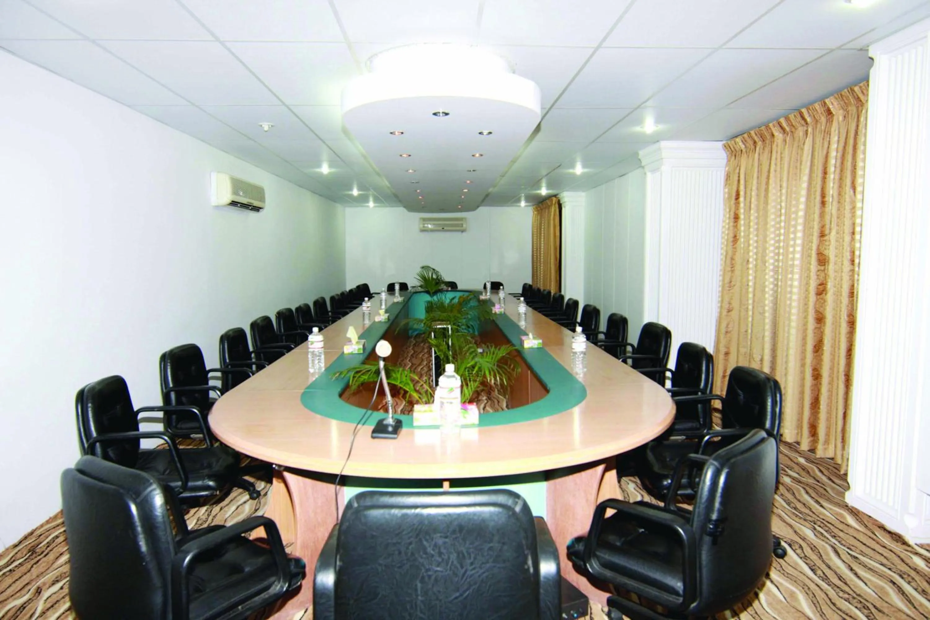 Business facilities in Amazon Lilly Lake View Residence