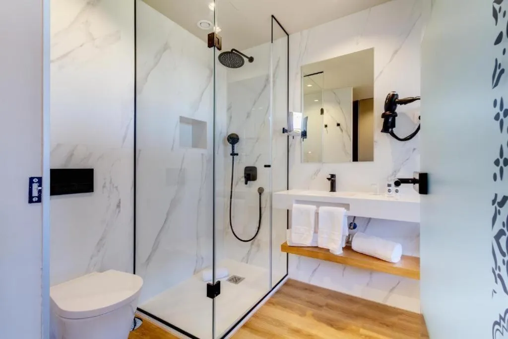 Shower in room Select Porto