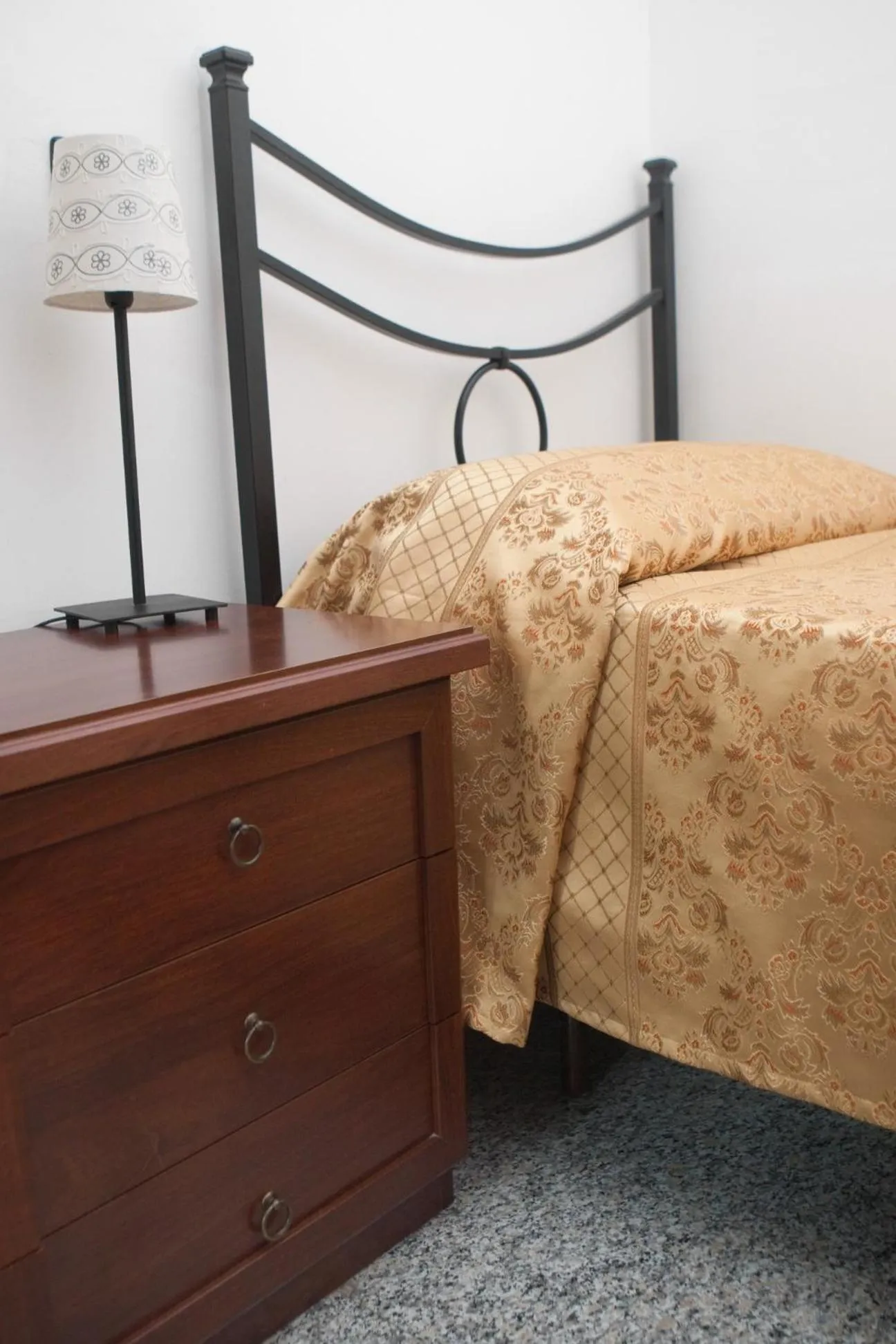 Decorative detail, Bed in Hotel Antico Acquedotto