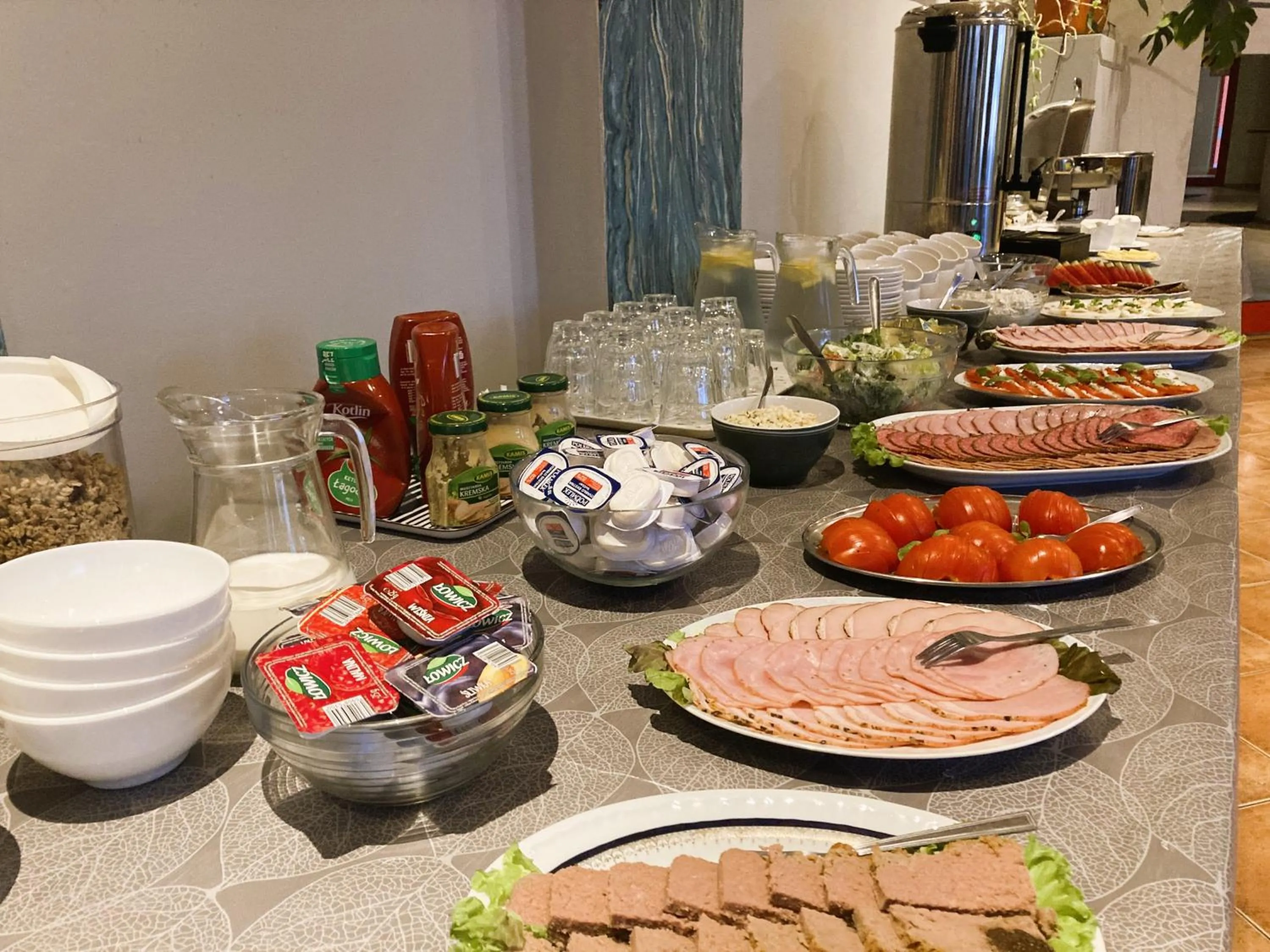 Food and drinks in Hotel Ava