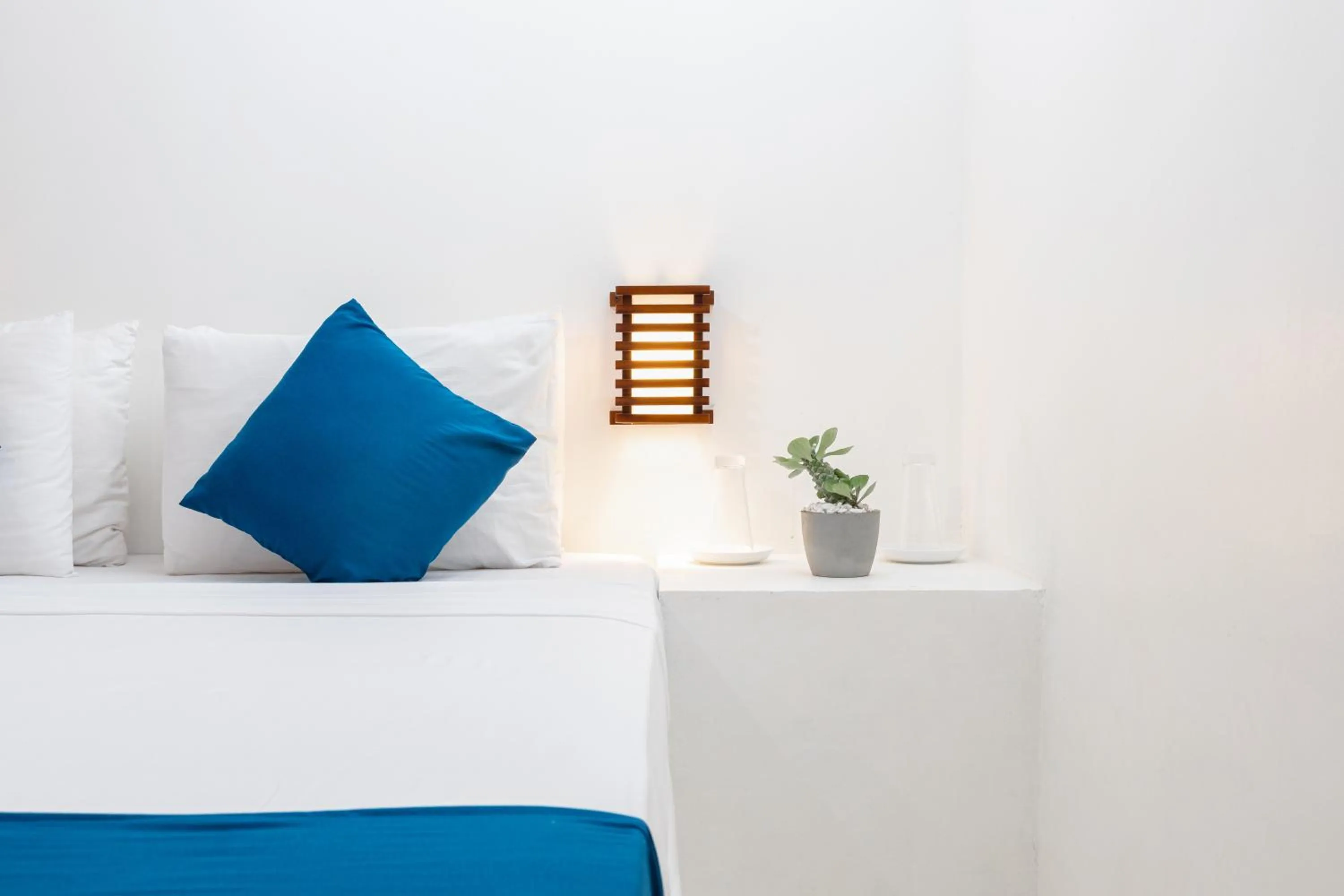 Bed in Roshanne Beach Resort, Kalpitiya