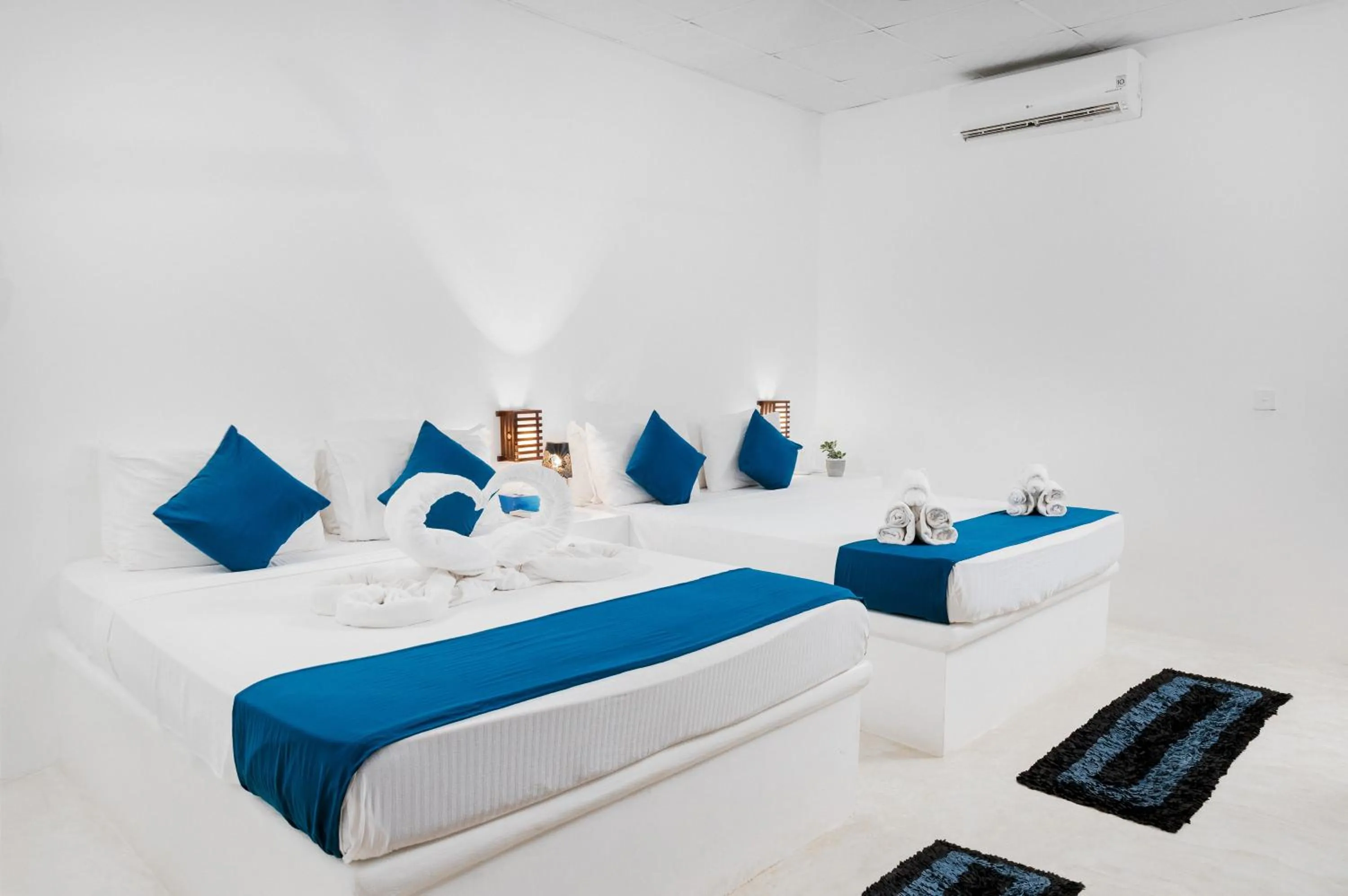 Bed in Roshanne Beach Resort, Kalpitiya