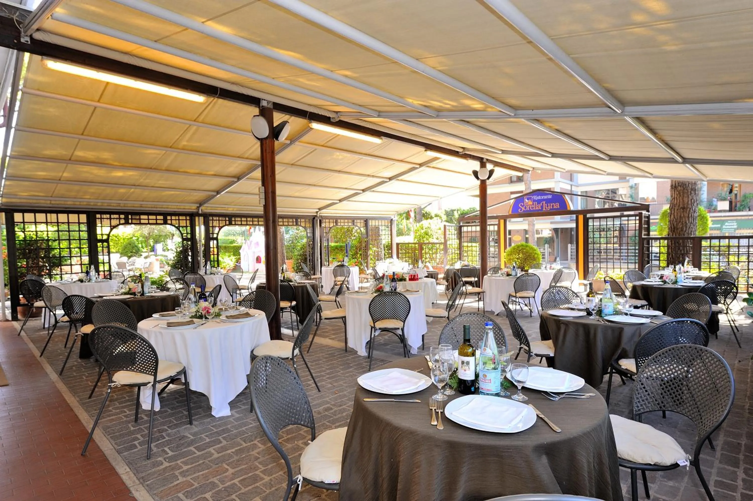 Restaurant/places to eat in Hotel Frate Sole