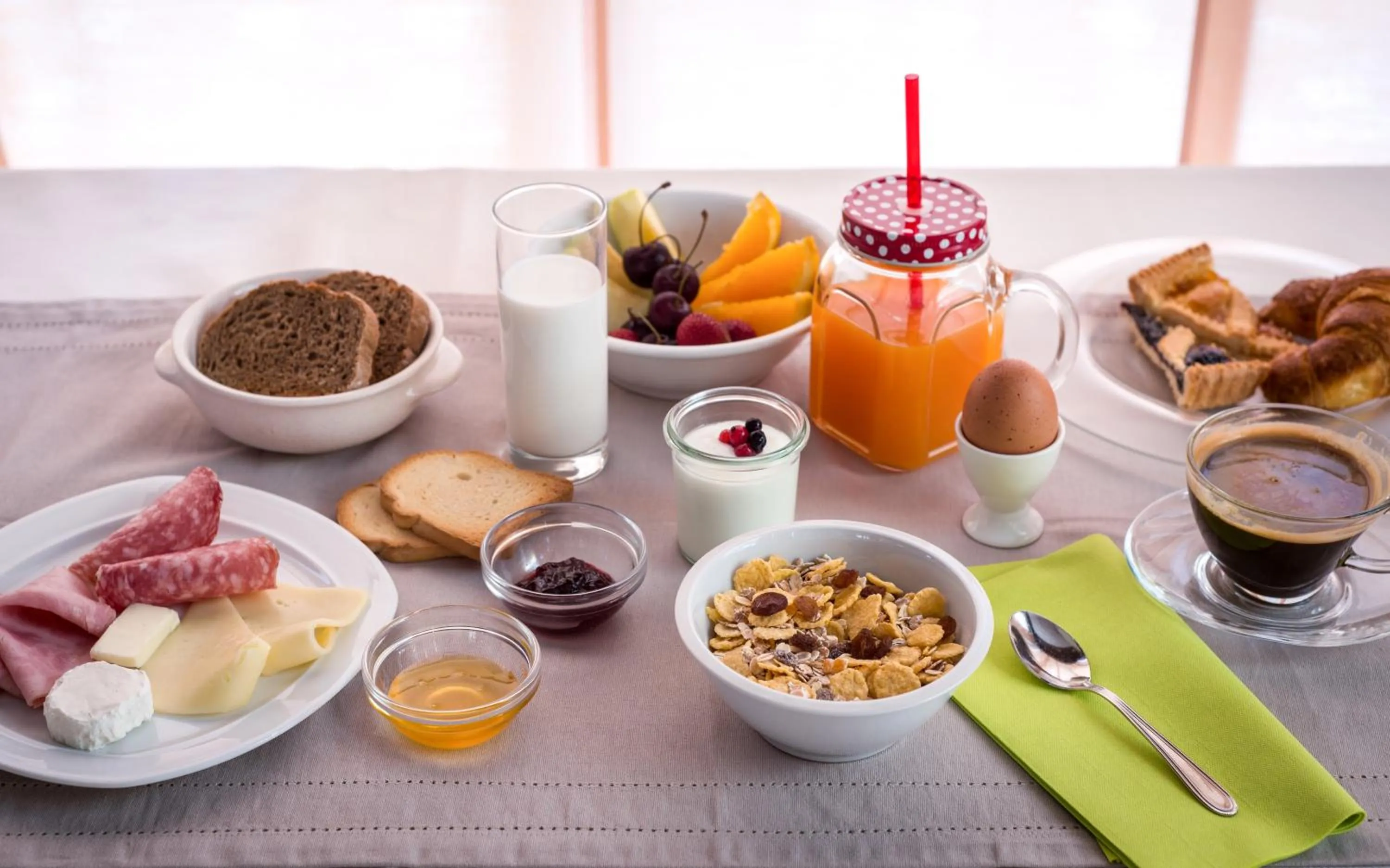 Buffet breakfast in Hotel Frate Sole