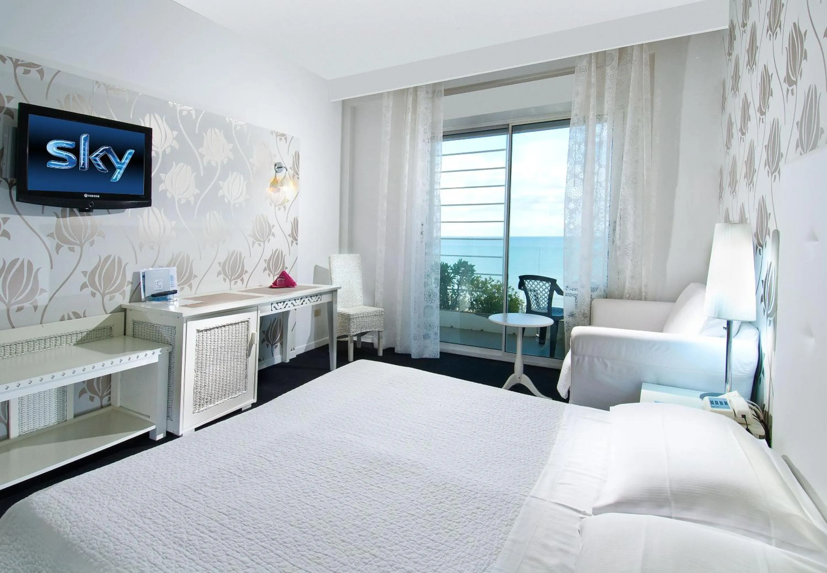 Bedroom, Bed in Hotel Mediterraneo