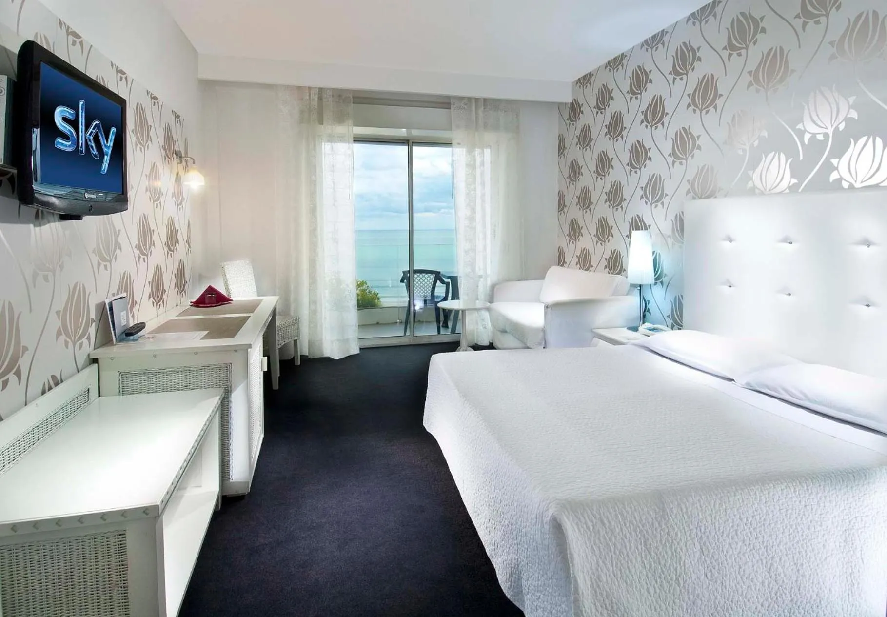 Sea view, Bed in Hotel Mediterraneo