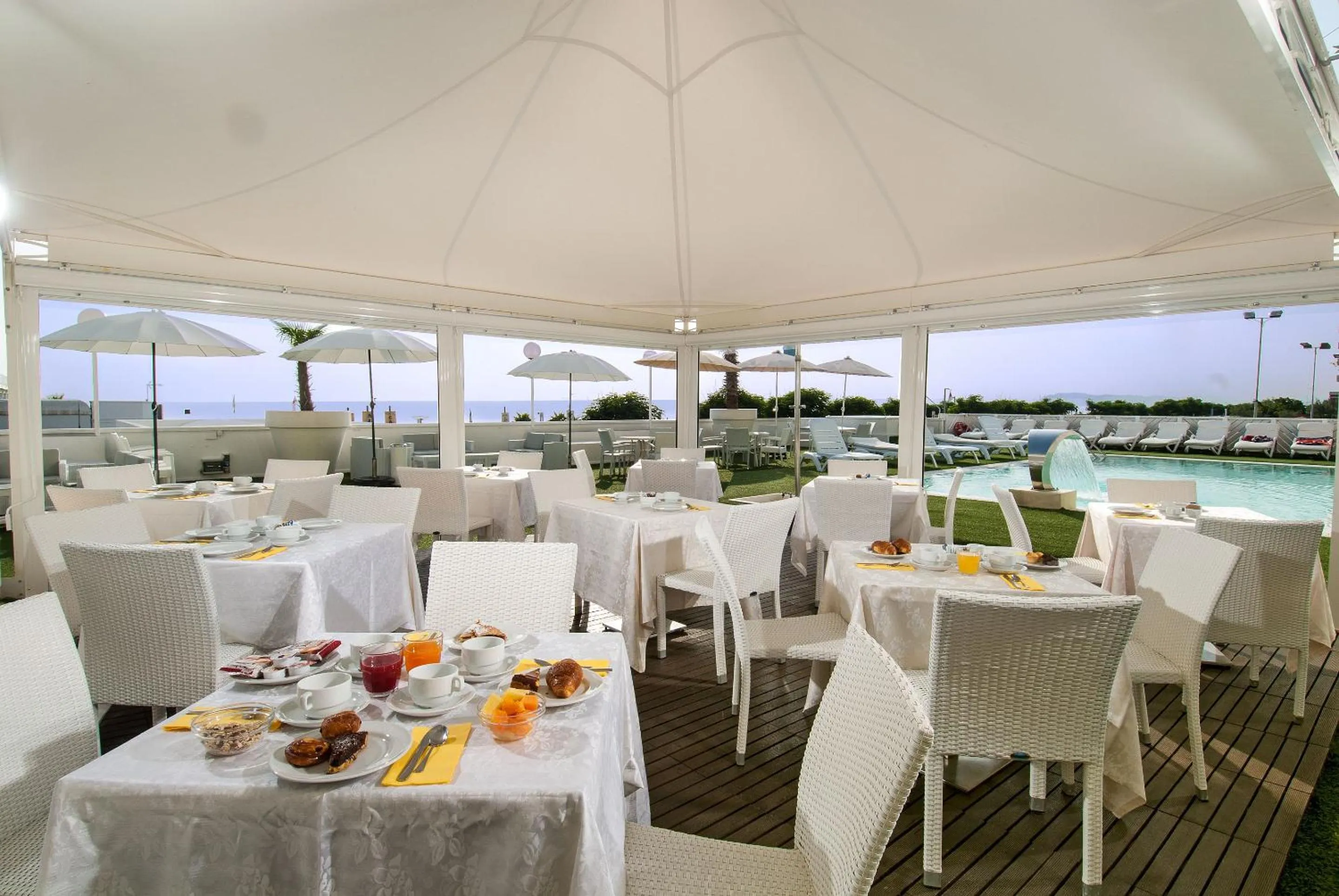 Restaurant/places to eat in Hotel Mediterraneo