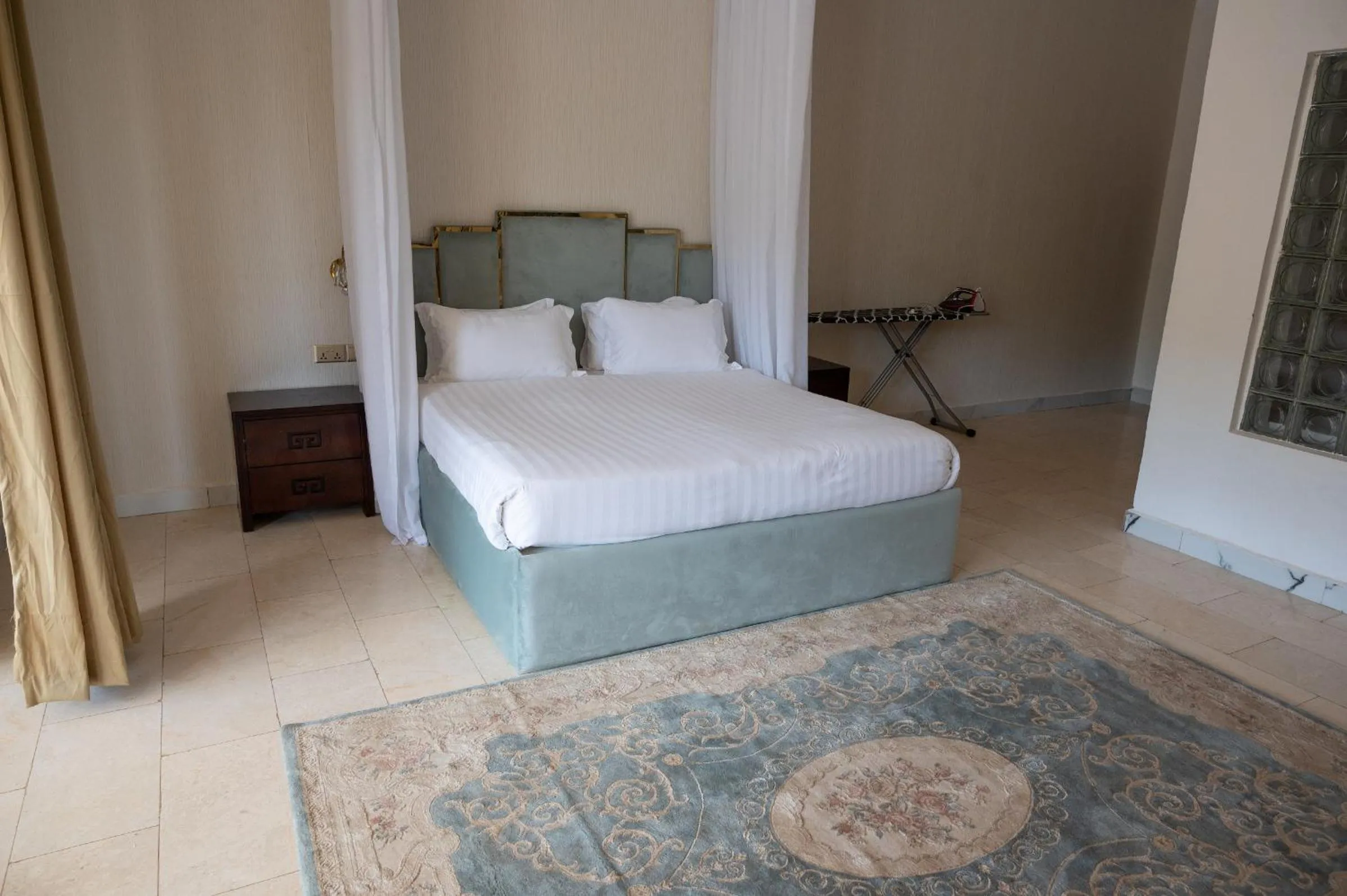 Photo of the whole room in The Voice Hotel