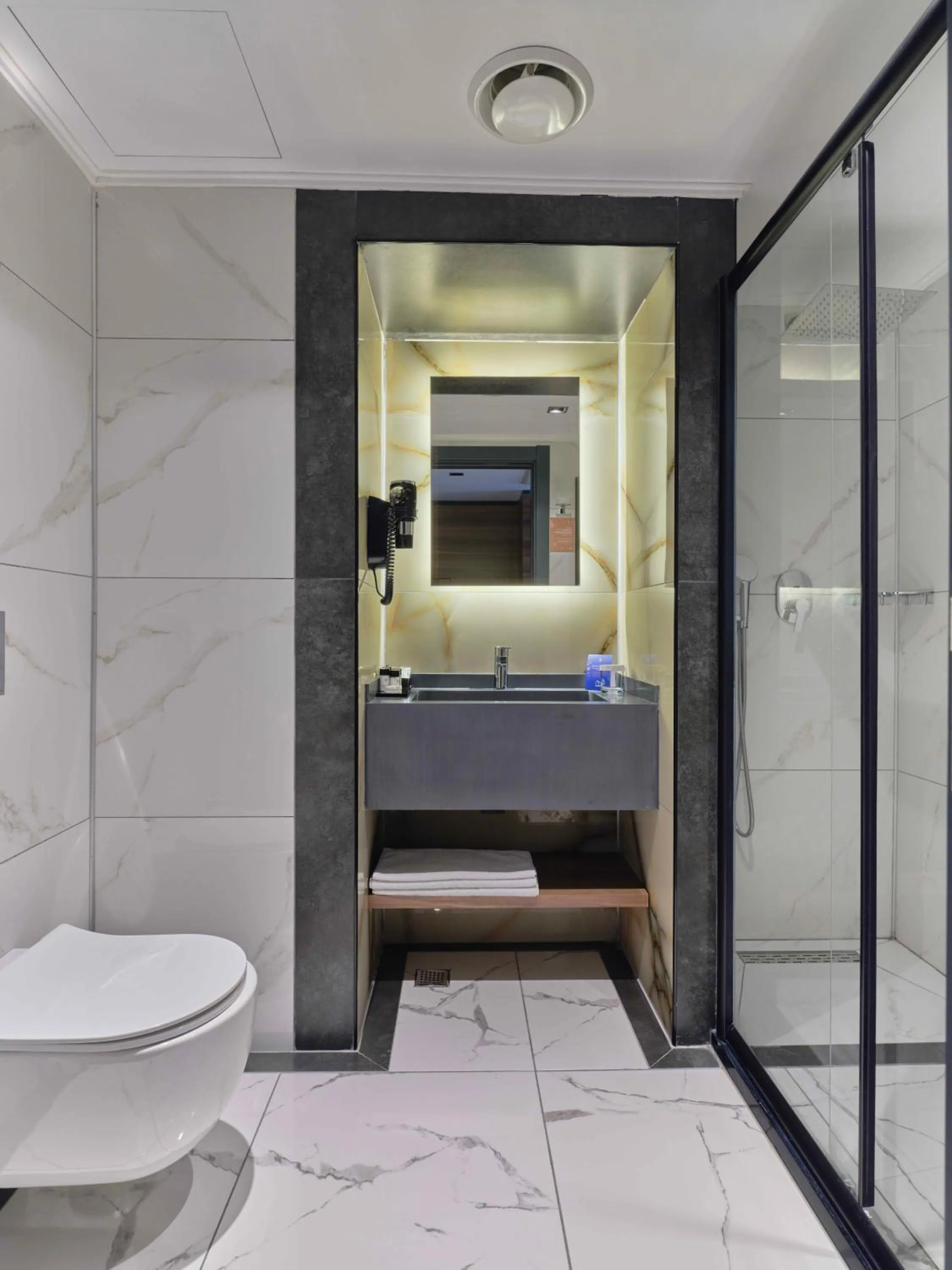 Toilet in Dedeman Sanliurfa