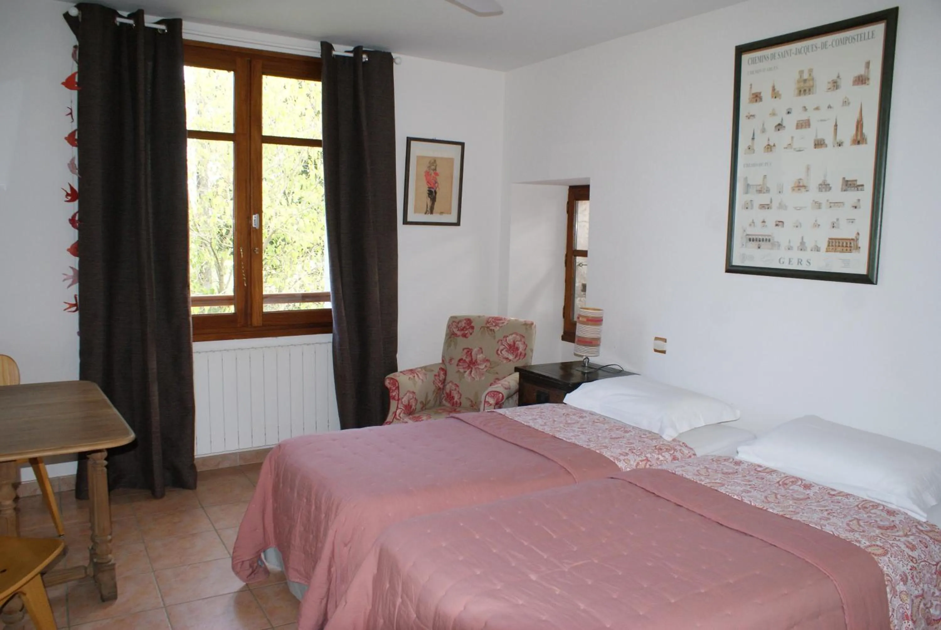 Photo of the whole room, Bed in Au Pichet