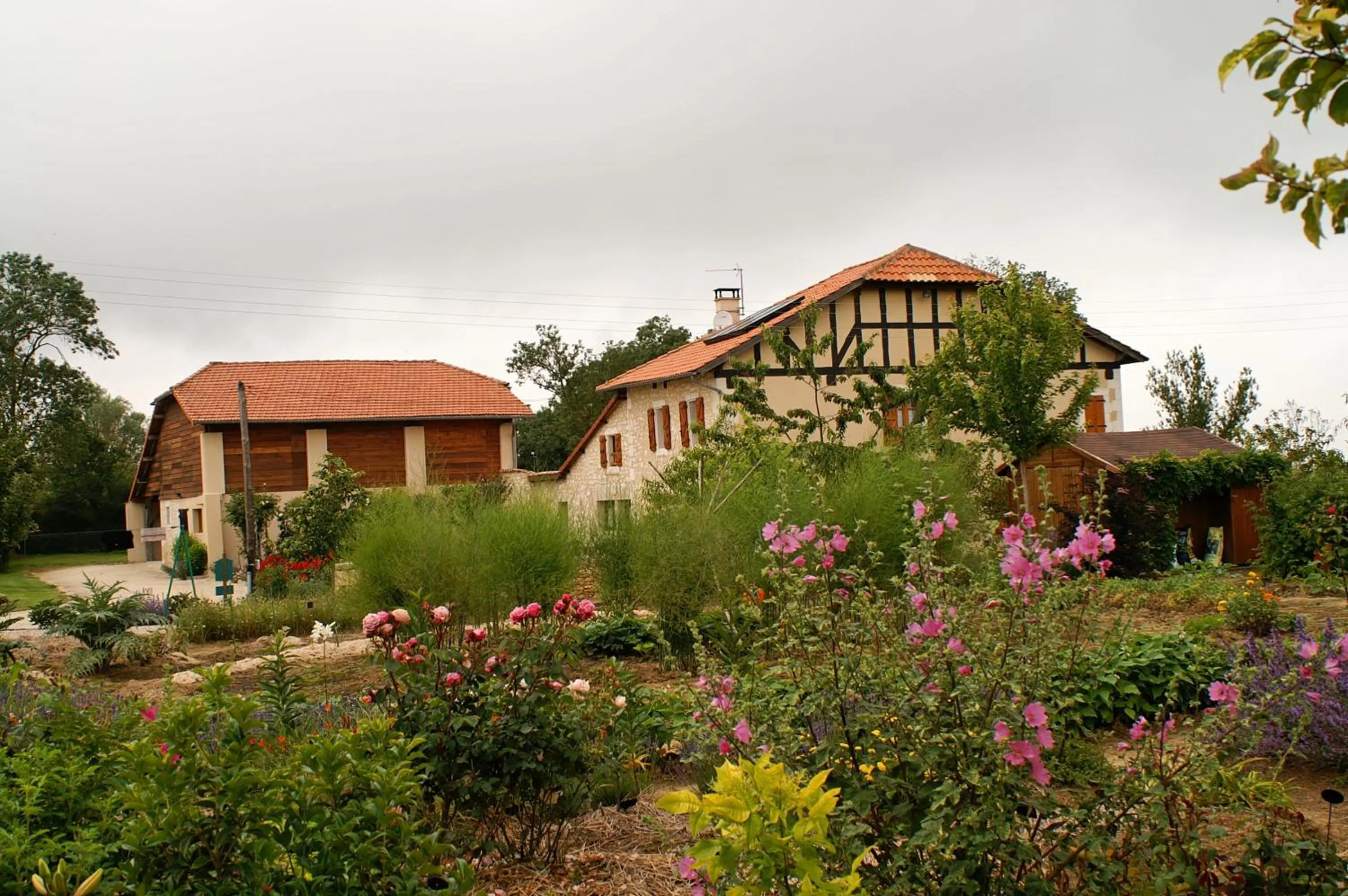 Property building in Au Pichet