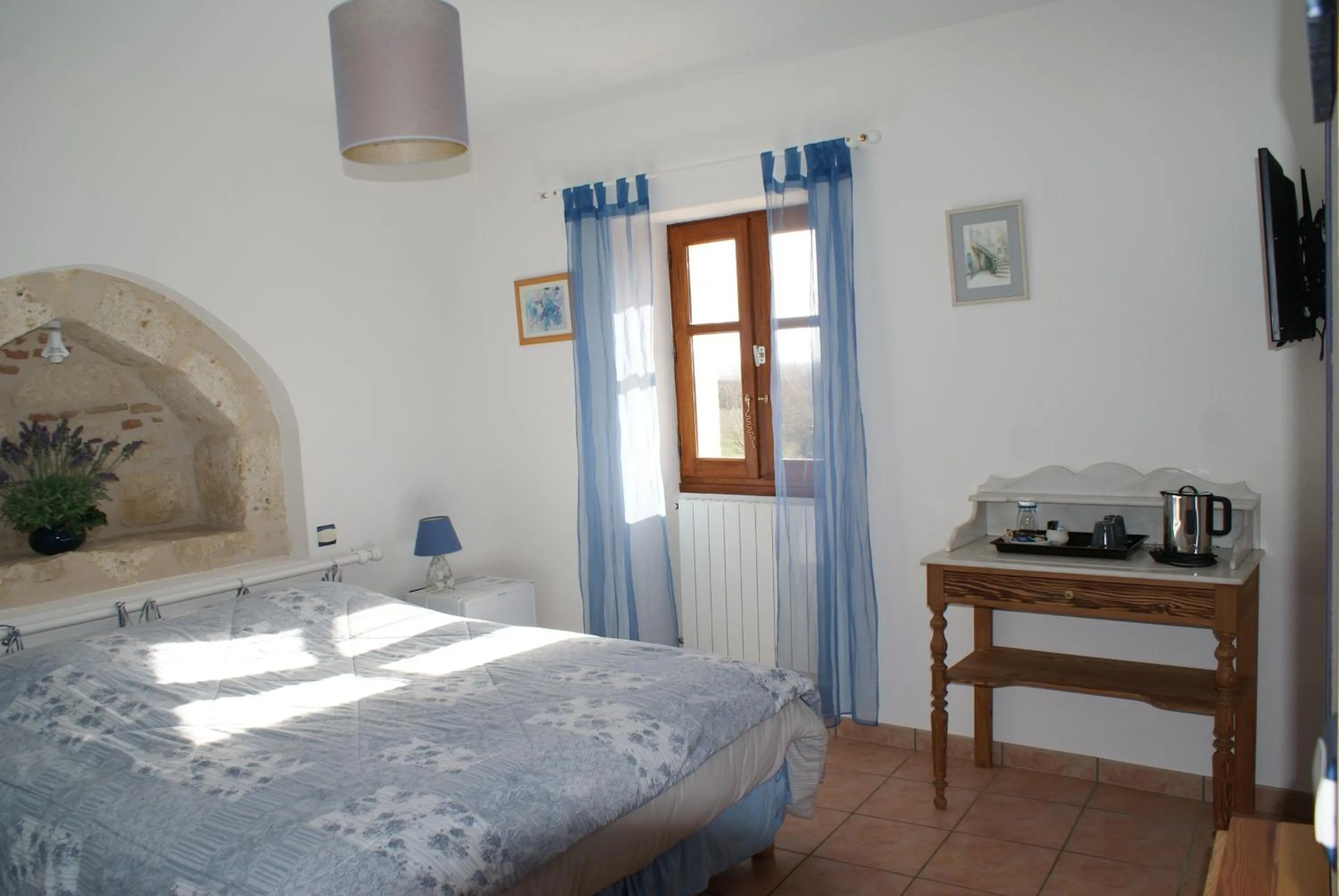 Photo of the whole room, Bed in Au Pichet