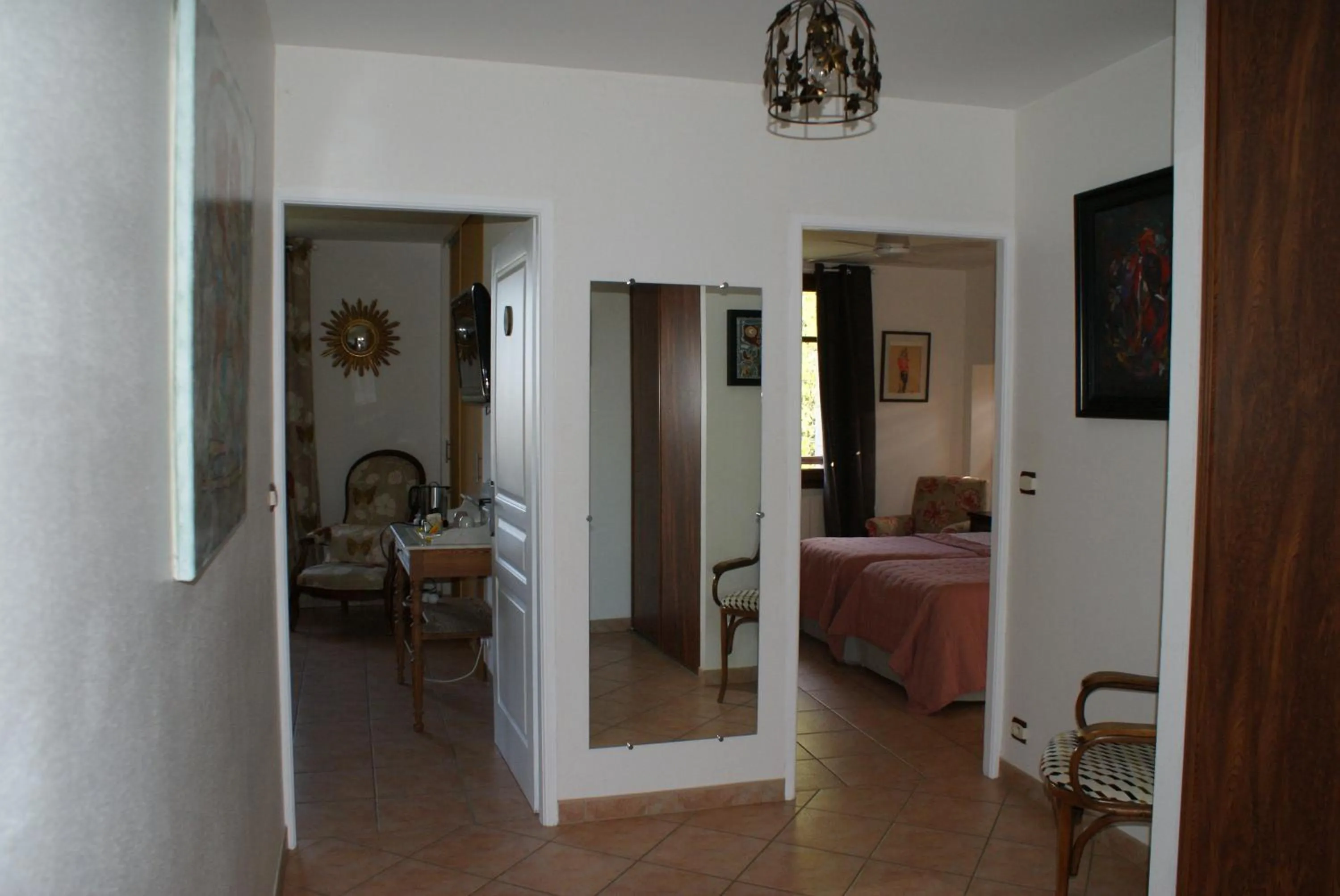 Property building, Bed in Au Pichet