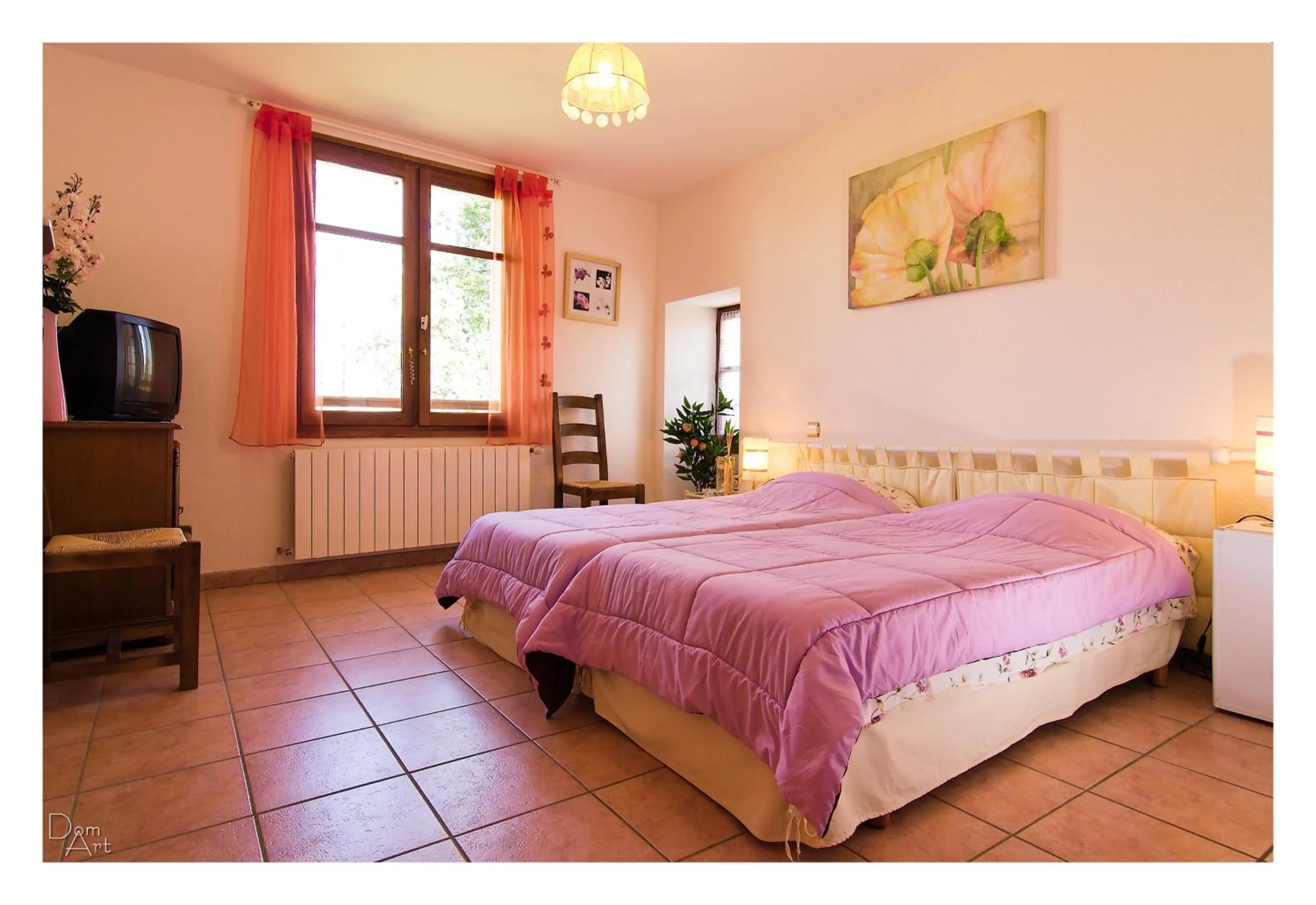 Photo of the whole room, Bed in Au Pichet