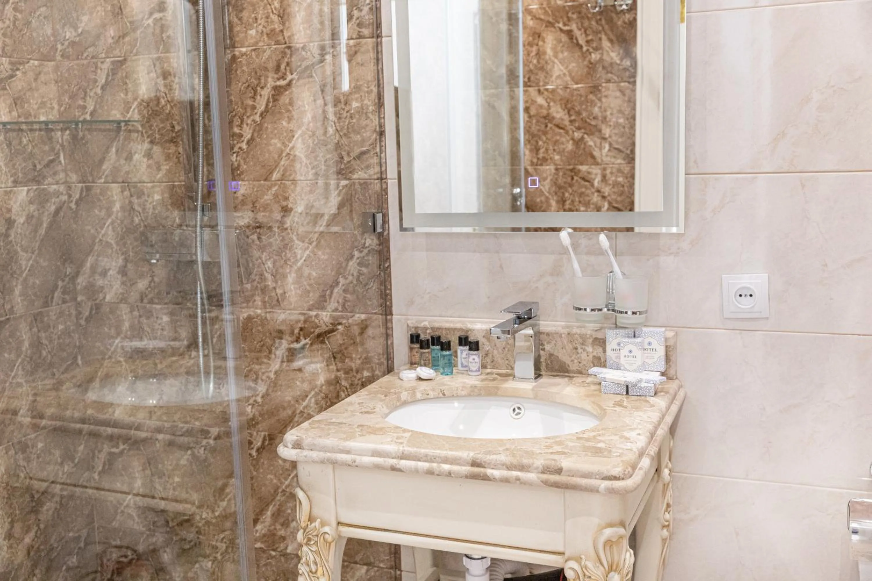 Shower in Marokand Spa Hotel