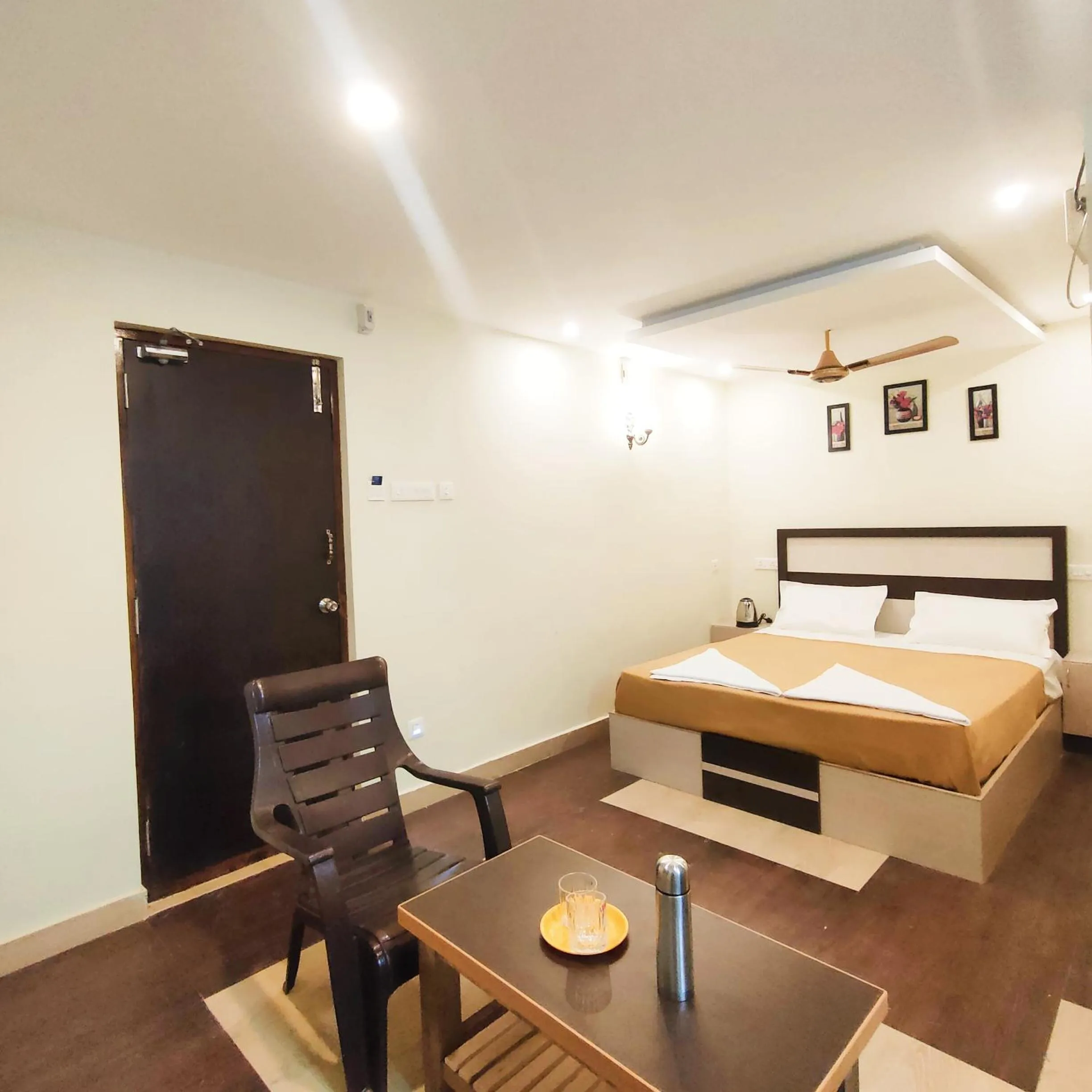 Bed in Srirathna Temple View Inn