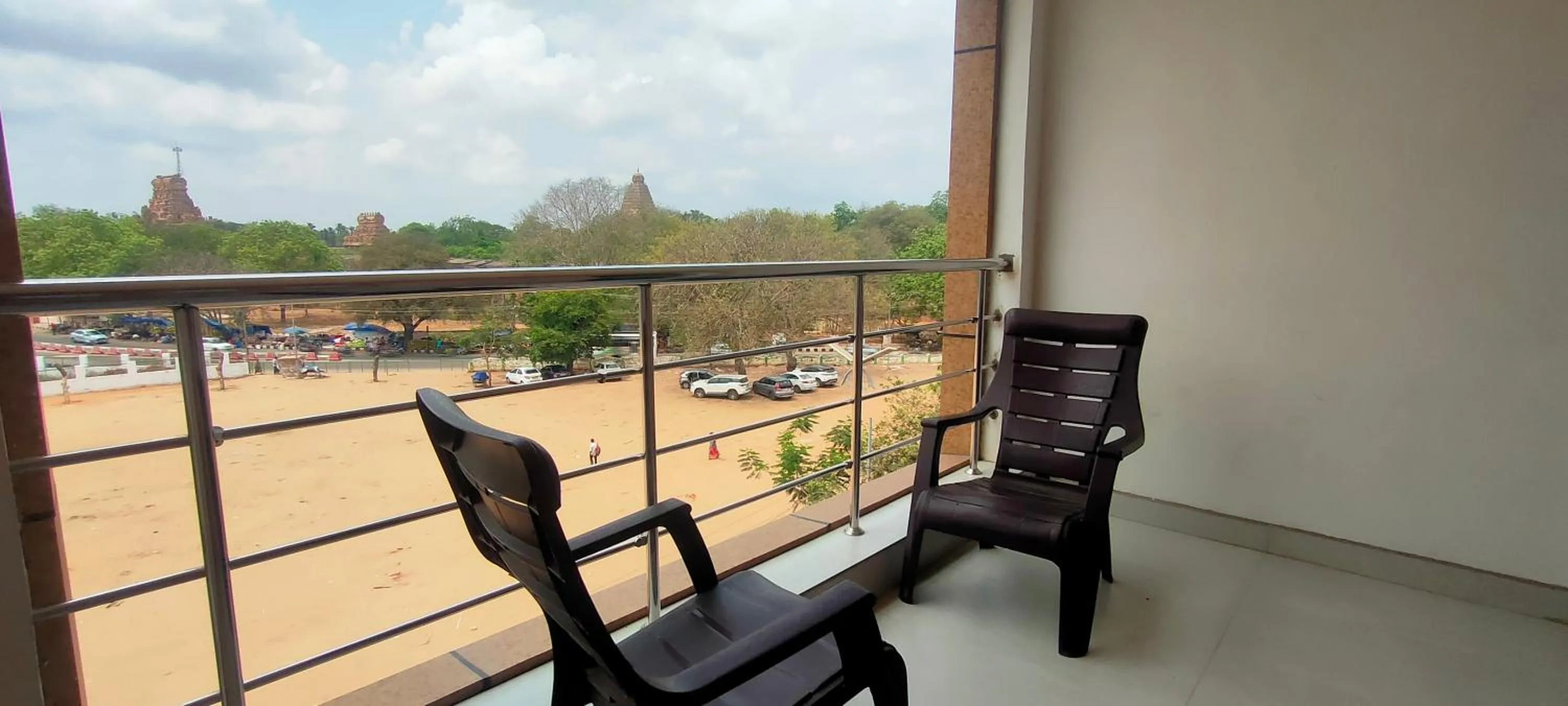 Srirathna Temple View Inn