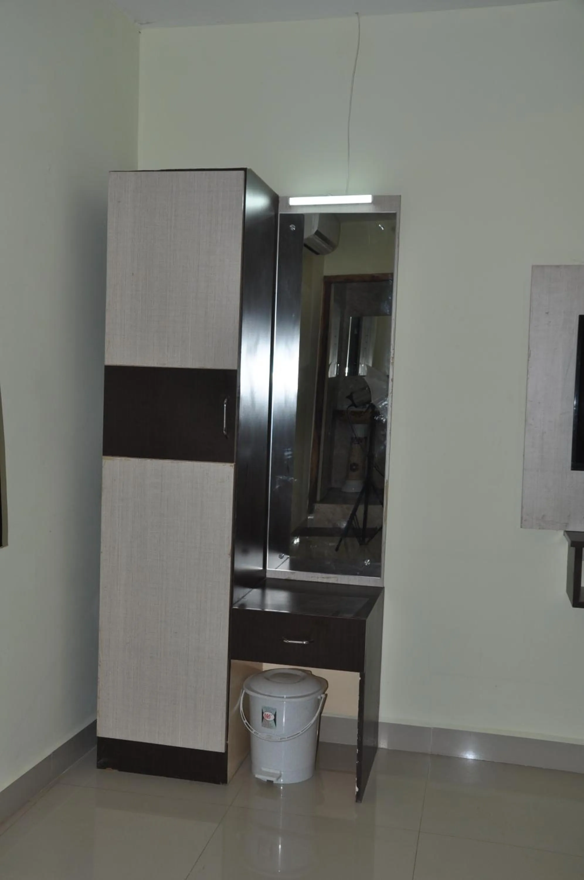 Srirathna Temple View Inn