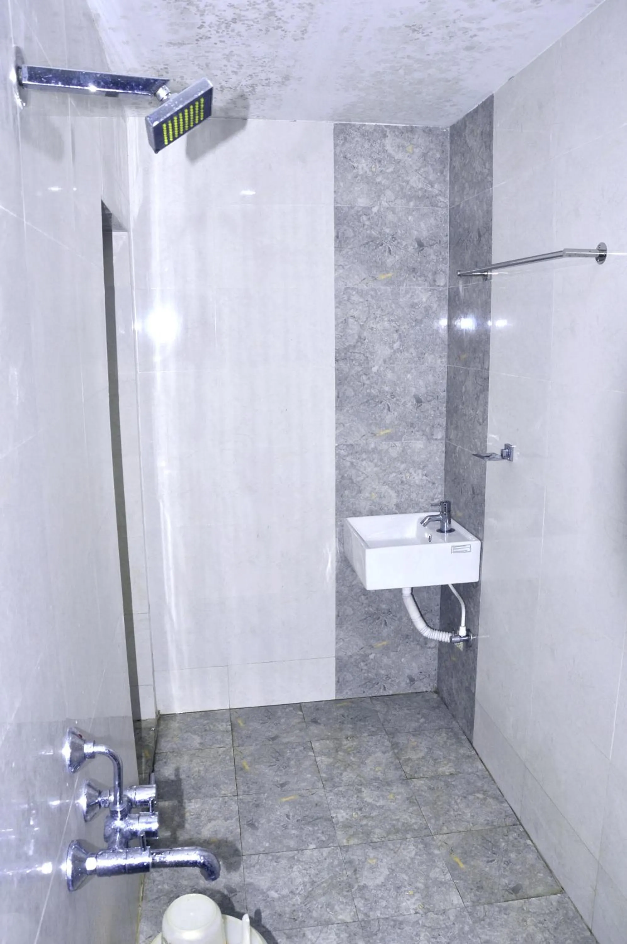 Srirathna Temple View Inn