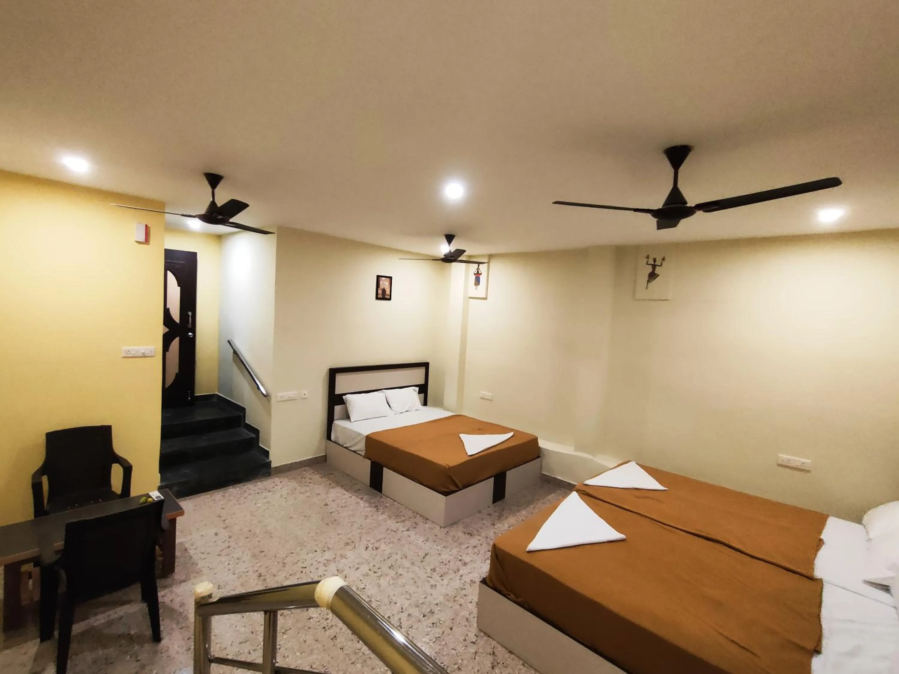 Bed in Srirathna Temple View Inn