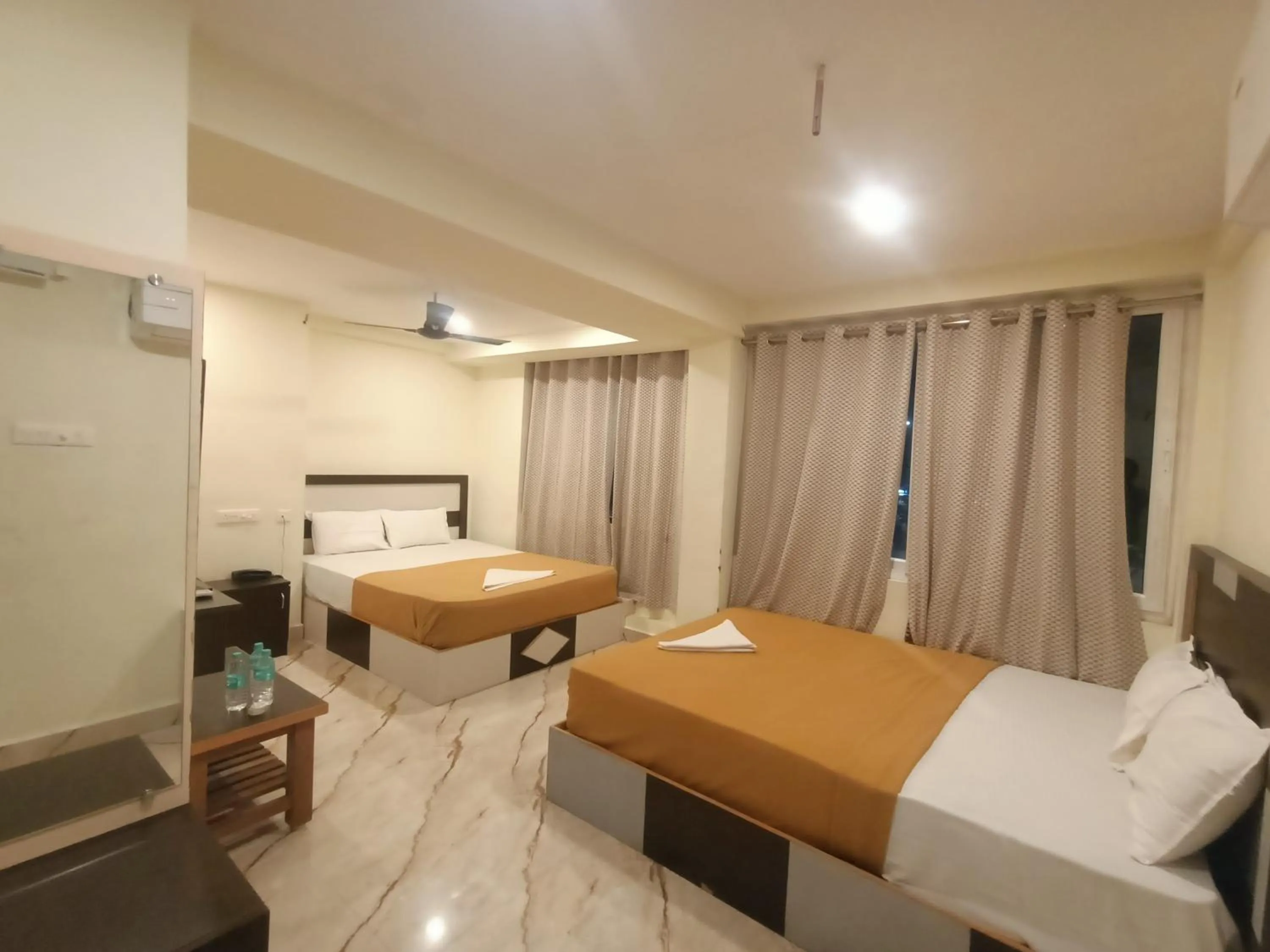 Bed in Srirathna Temple View Inn