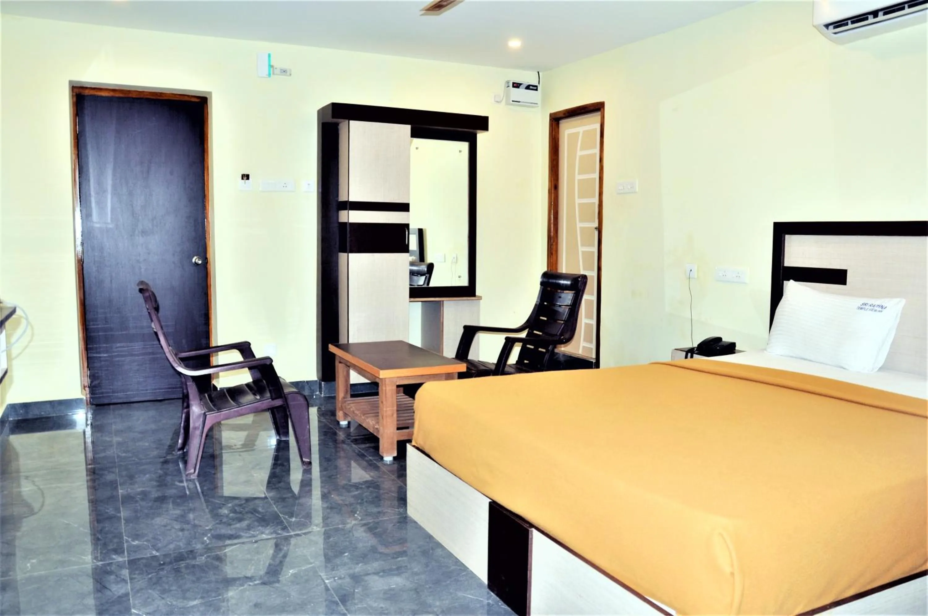 Srirathna Temple View Inn