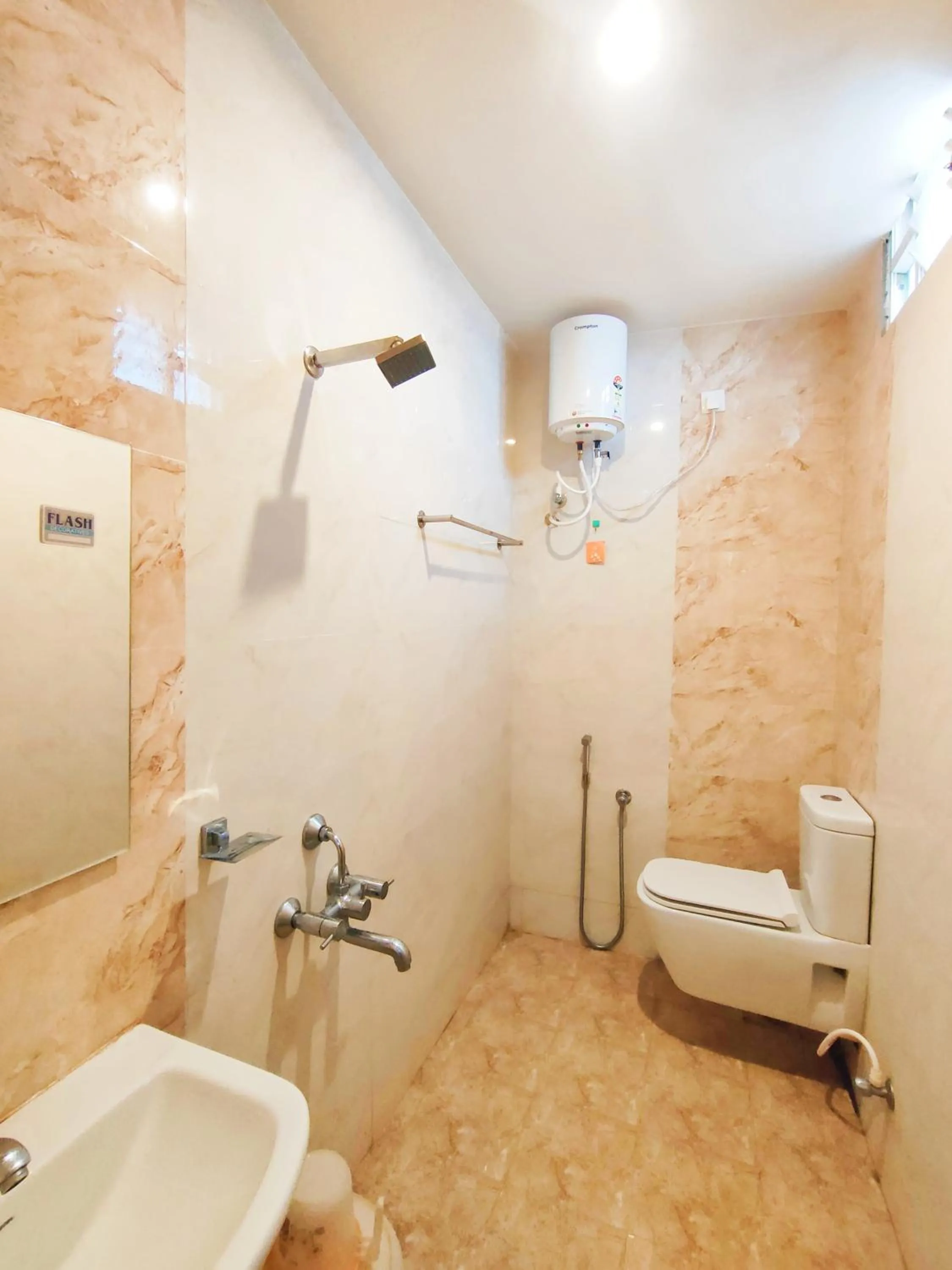 Srirathna Temple View Inn