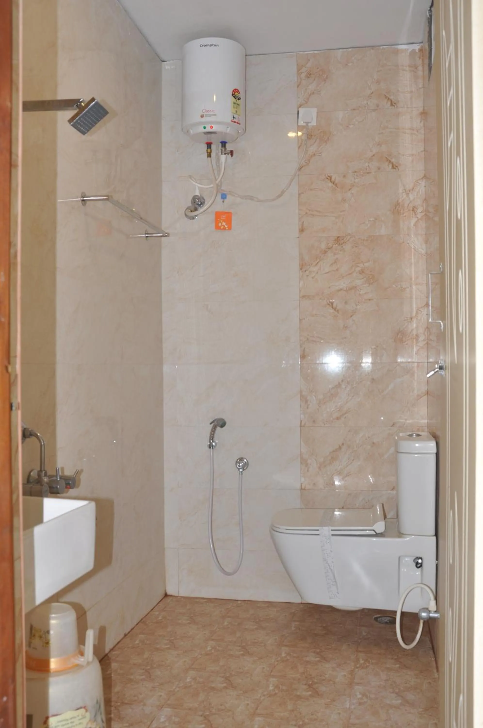 Srirathna Temple View Inn