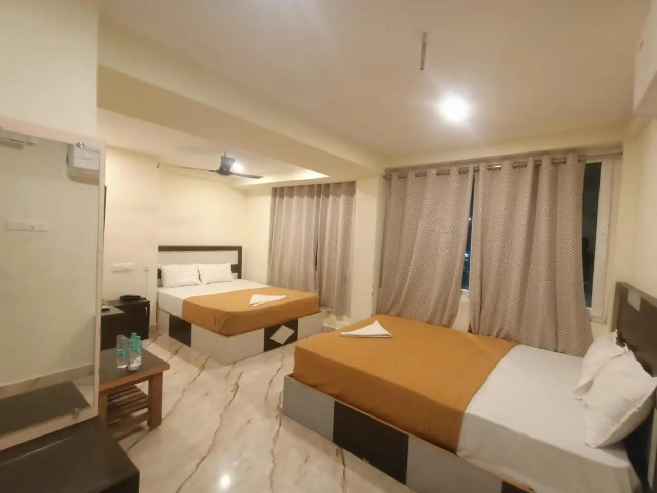 Bed in Srirathna Temple View Inn