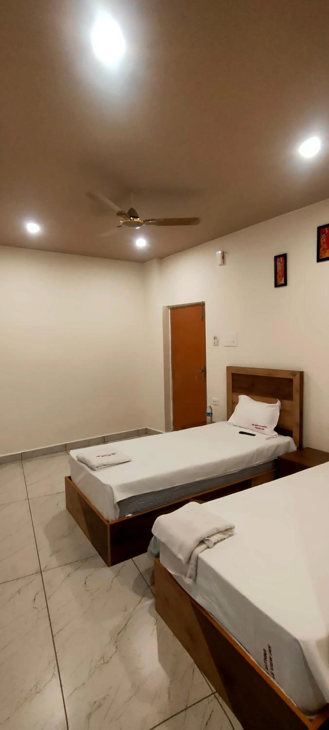 Bed in Srirathna Temple View Inn