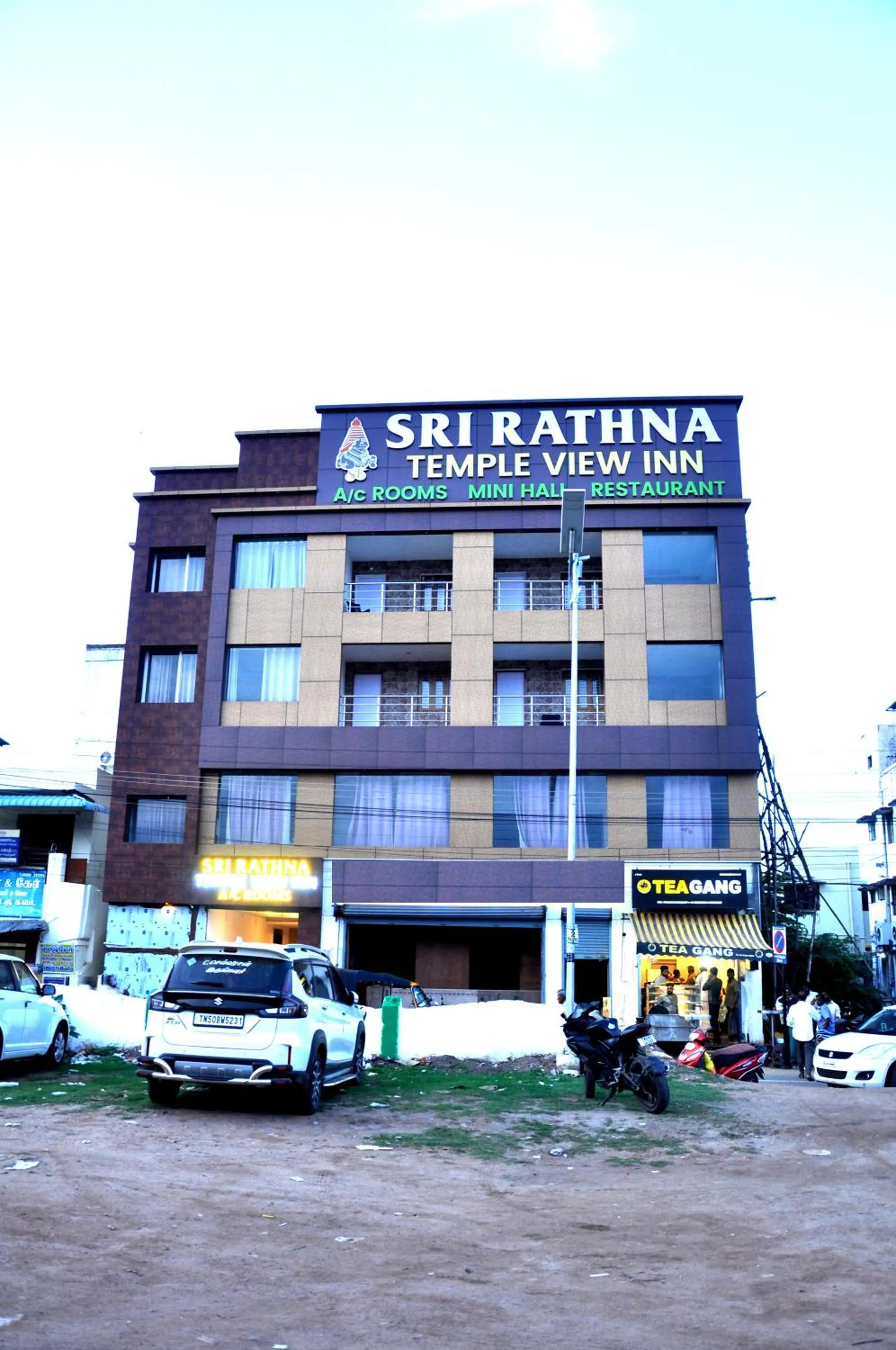 Srirathna Temple View Inn