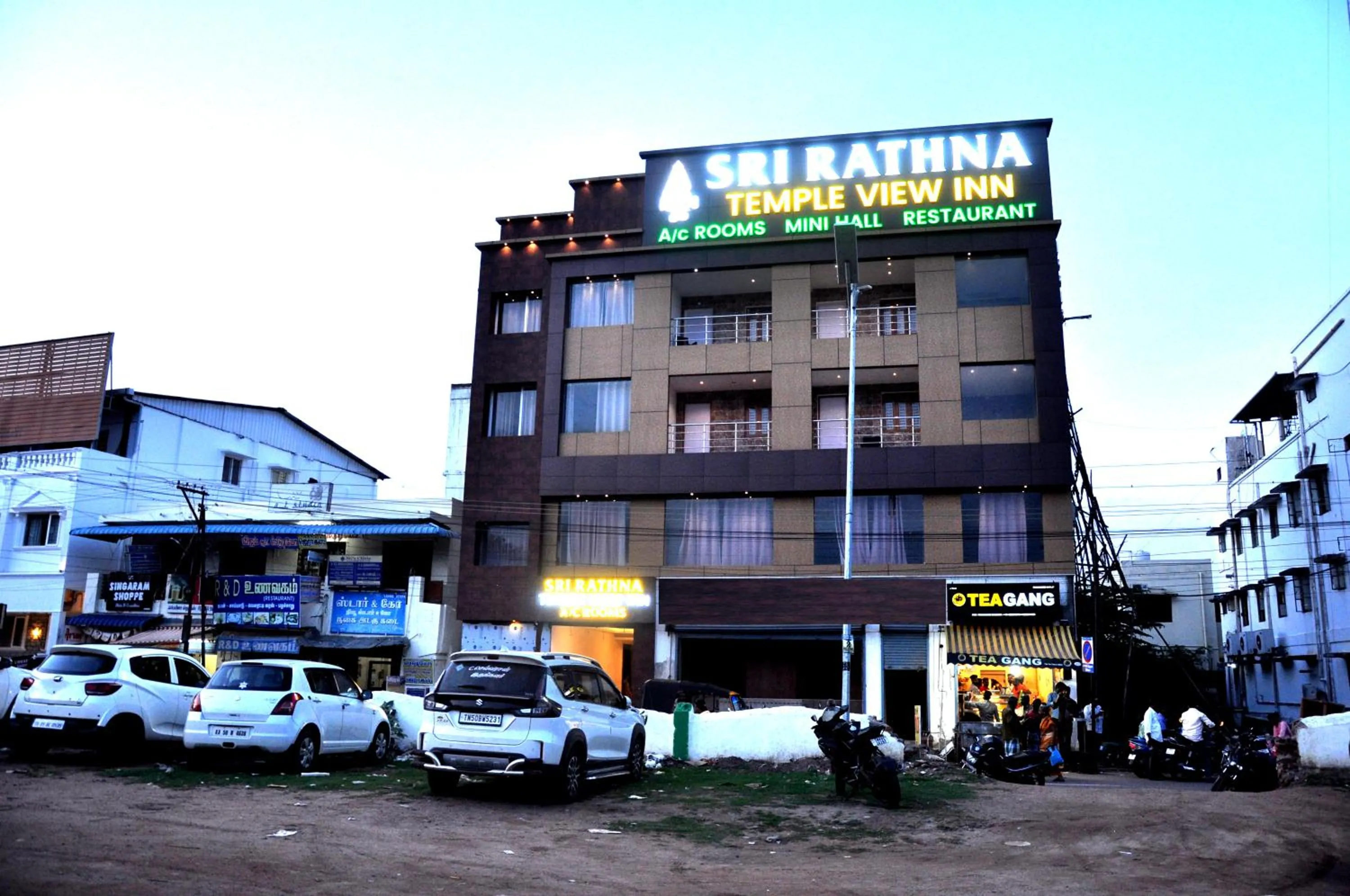 Property building in Srirathna Temple View Inn