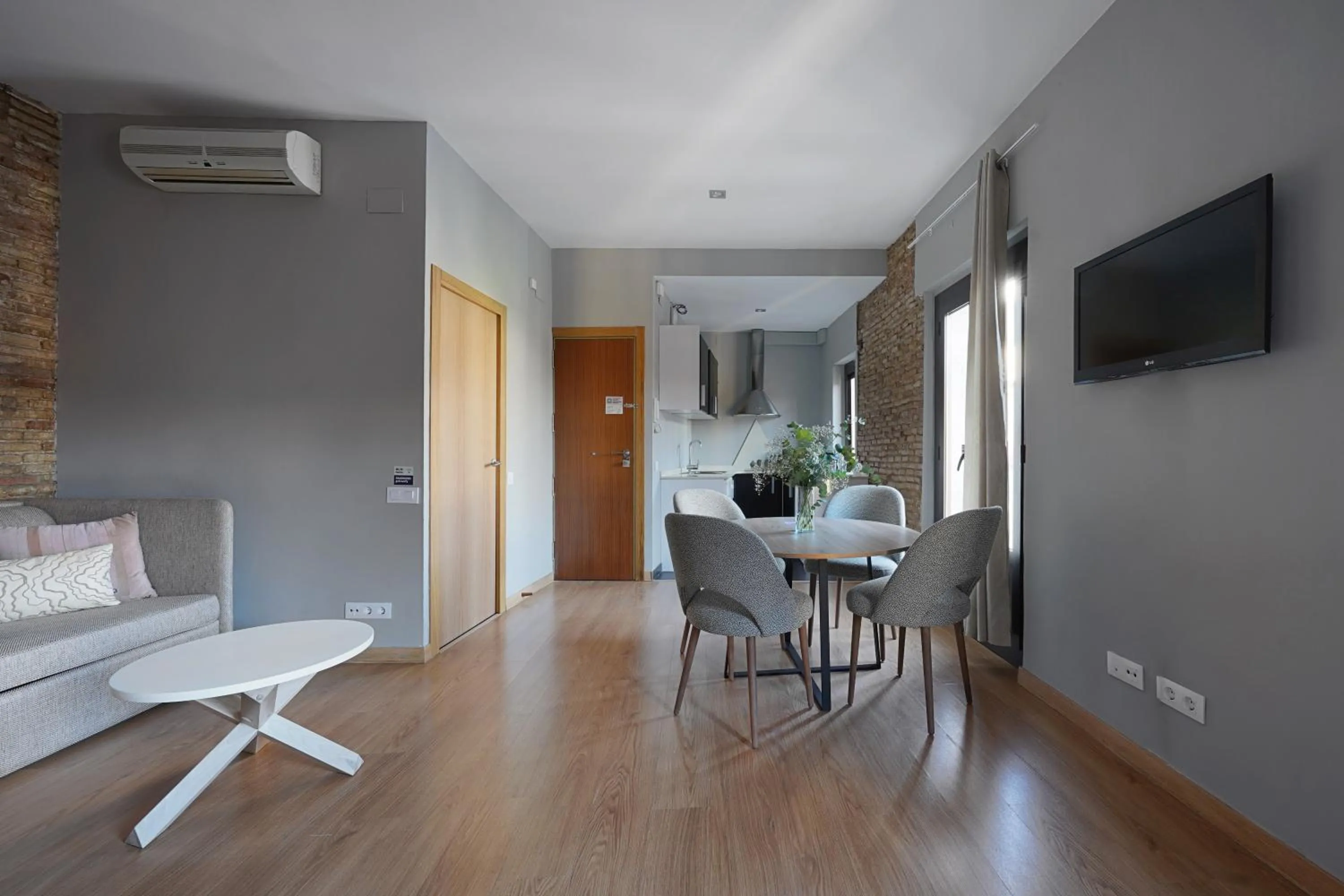 Living room in Numa Barcelona Lustre