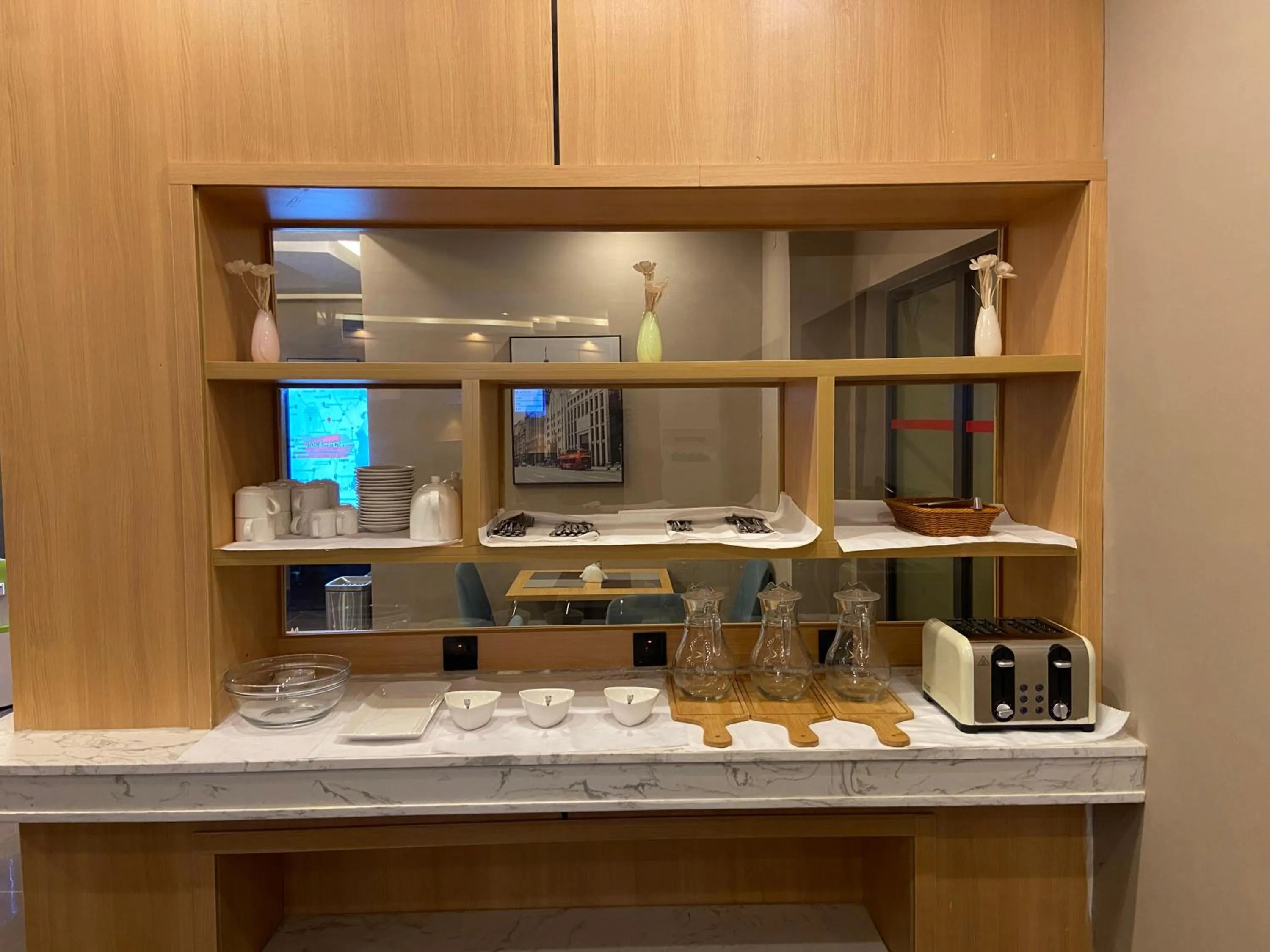 Coffee/tea facilities in Ivy Hotel Emerald