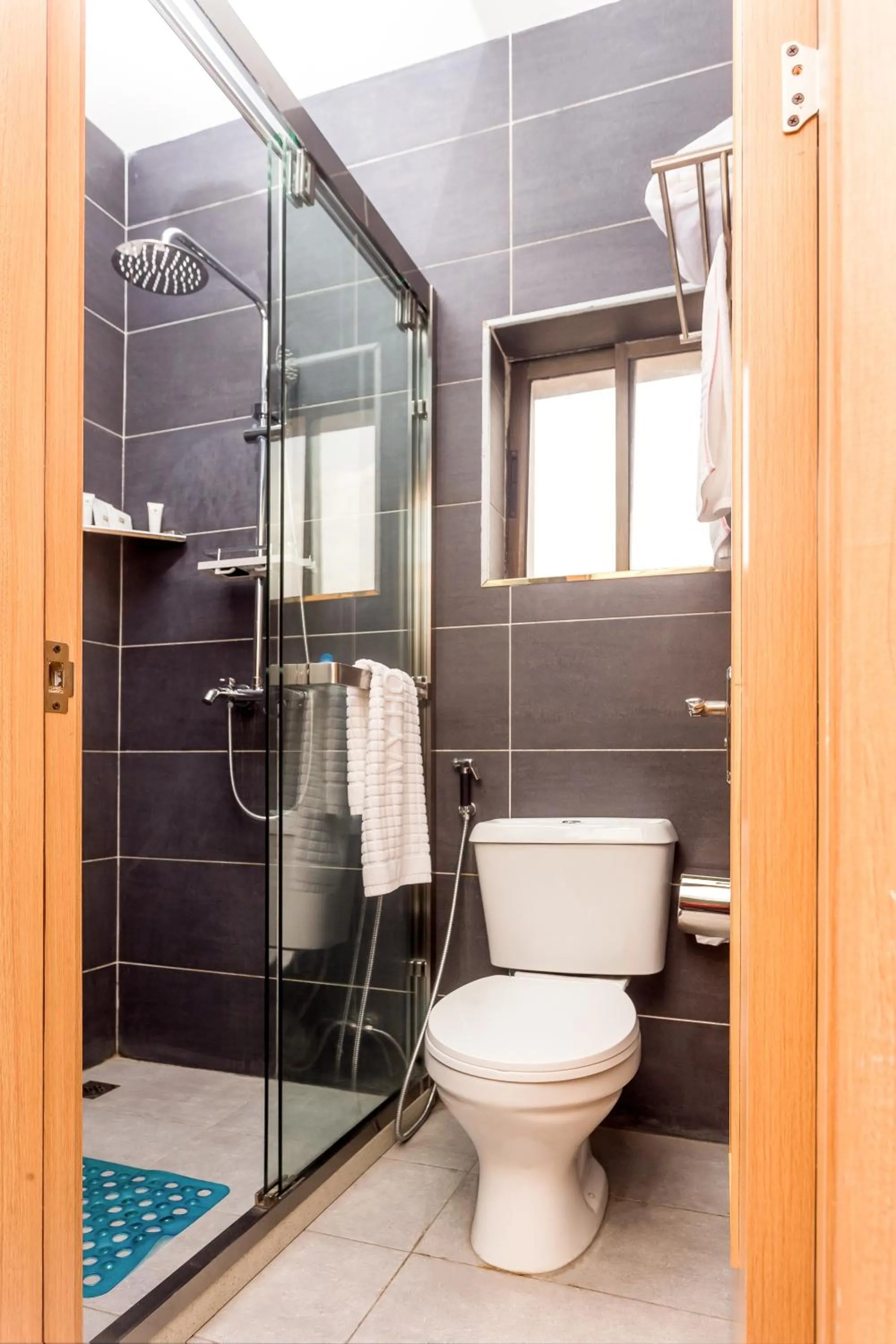 Shower in Ivy Hotel Emerald