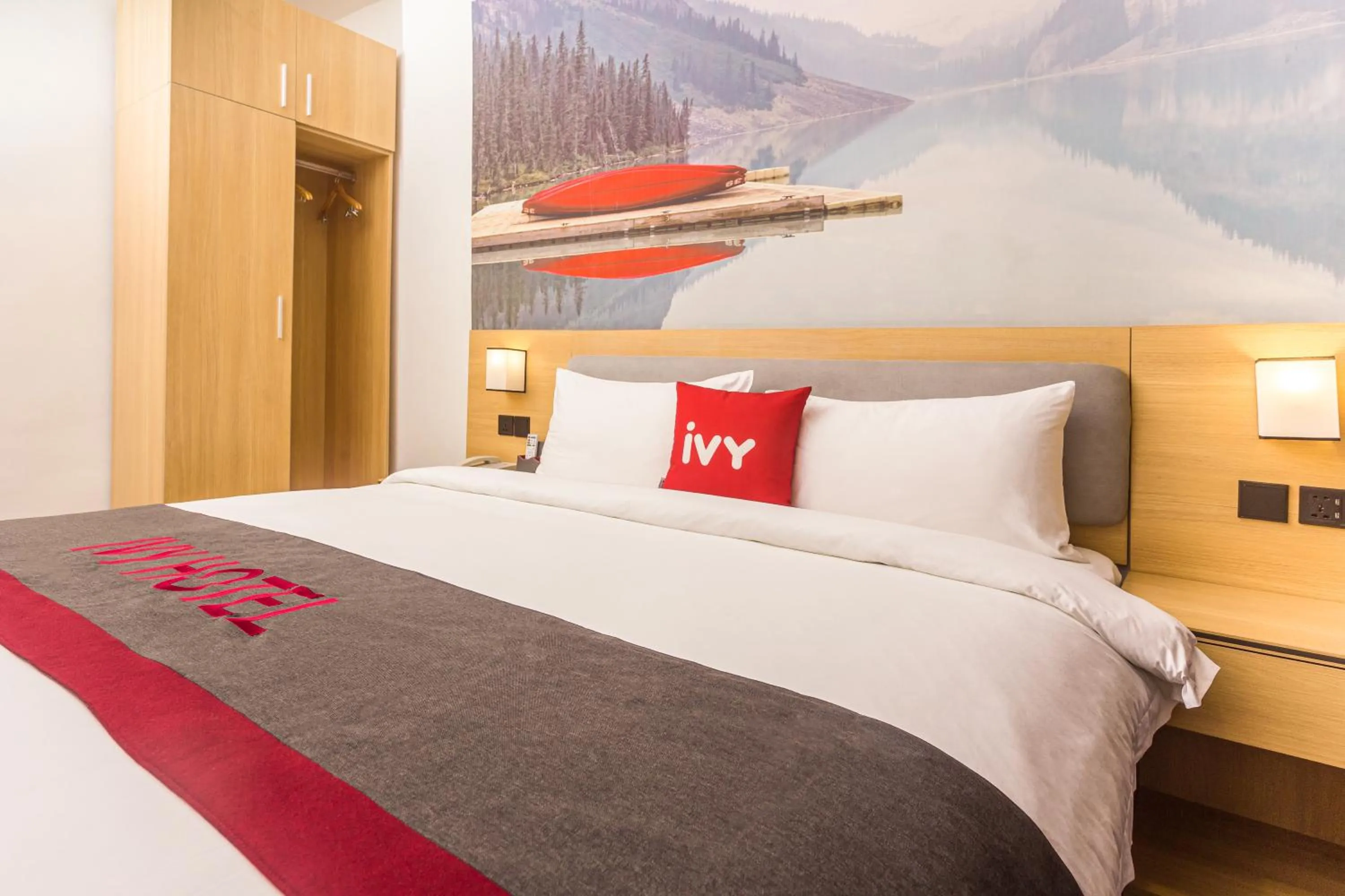 Bed in Ivy Hotel Emerald