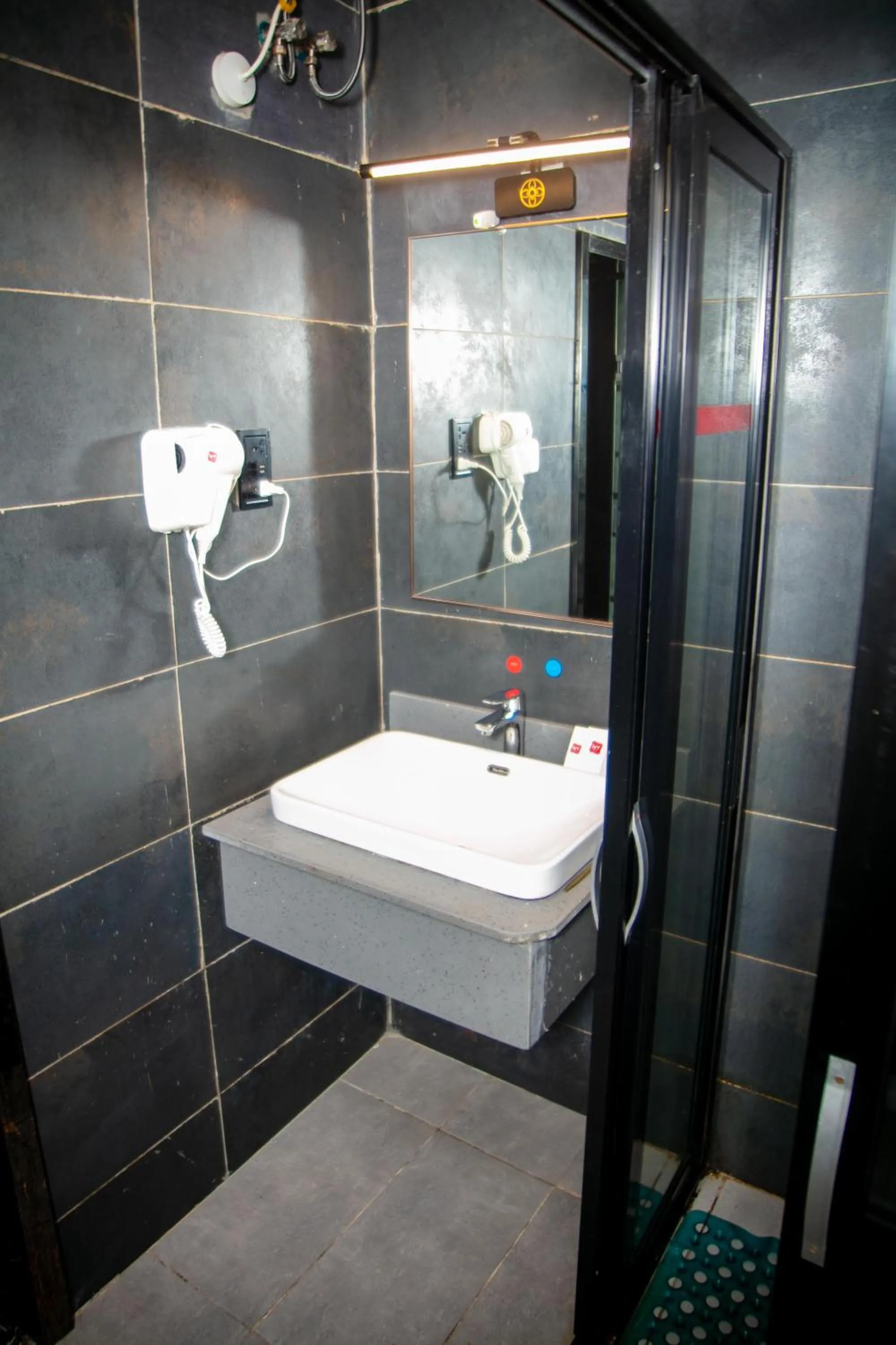 Shower in Ivy Hotel Emerald