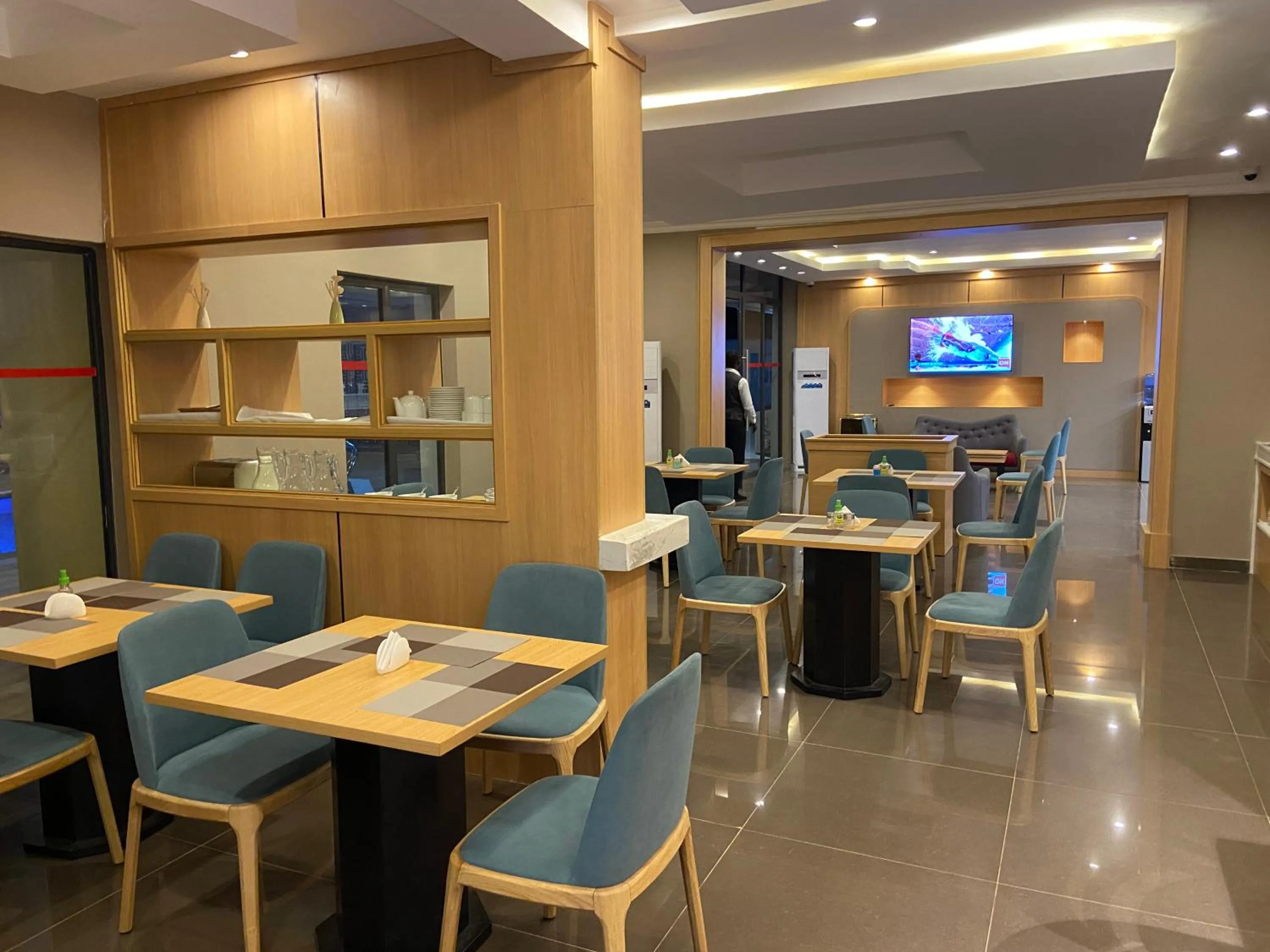 Restaurant/places to eat in Ivy Hotel Emerald