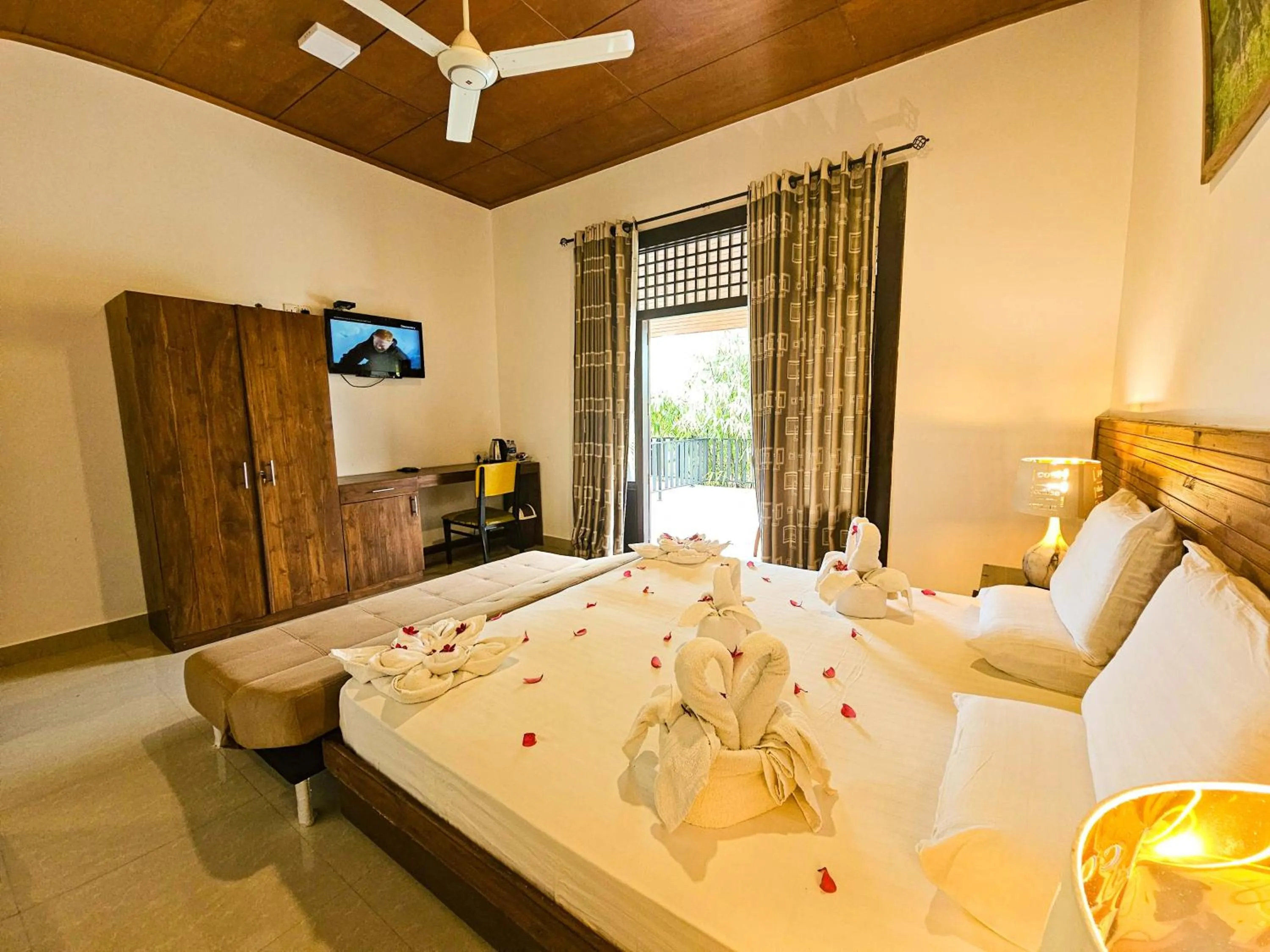 Bedroom, Bed in Gamodh Citadel Resort