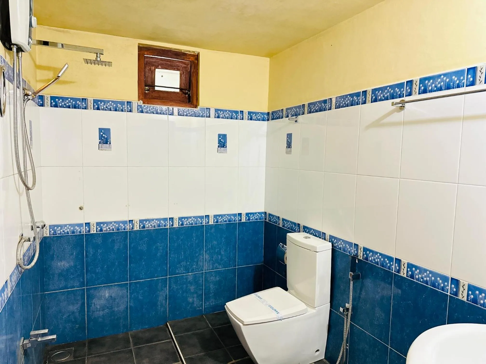 Bathroom in Gamodh Citadel Resort