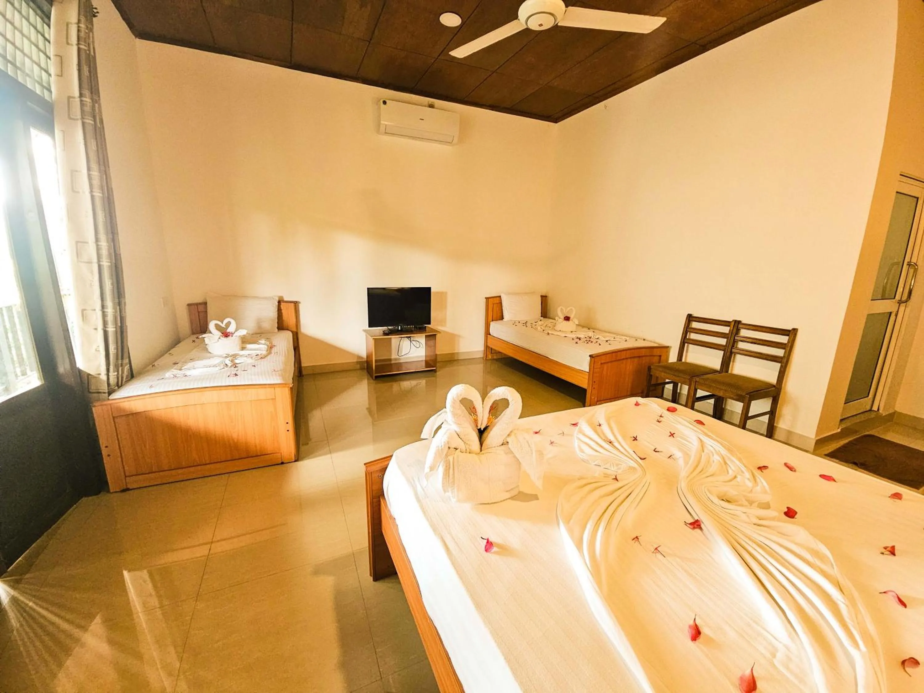 Bedroom, Bed in Gamodh Citadel Resort