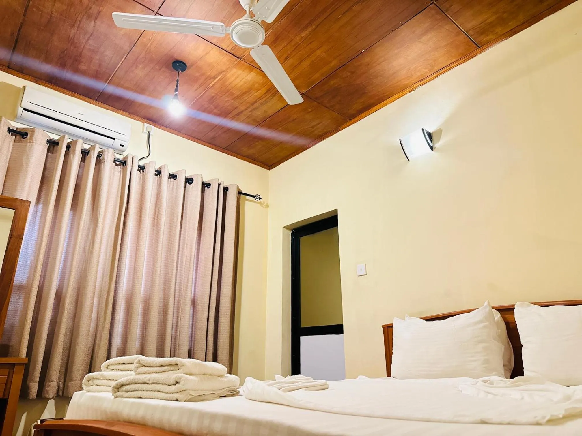 Bedroom, Bed in Gamodh Citadel Resort