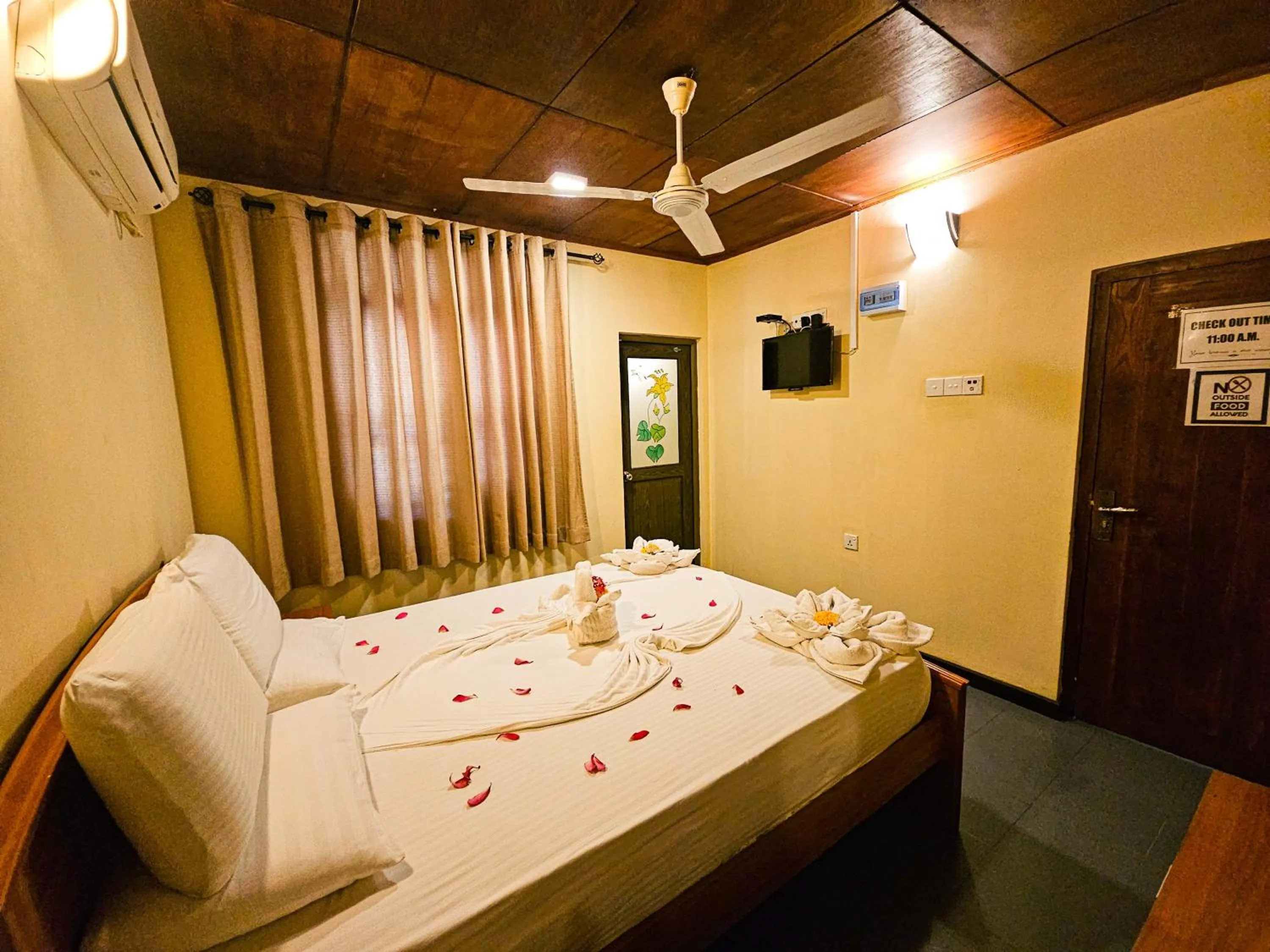 Bed in Gamodh Citadel Resort